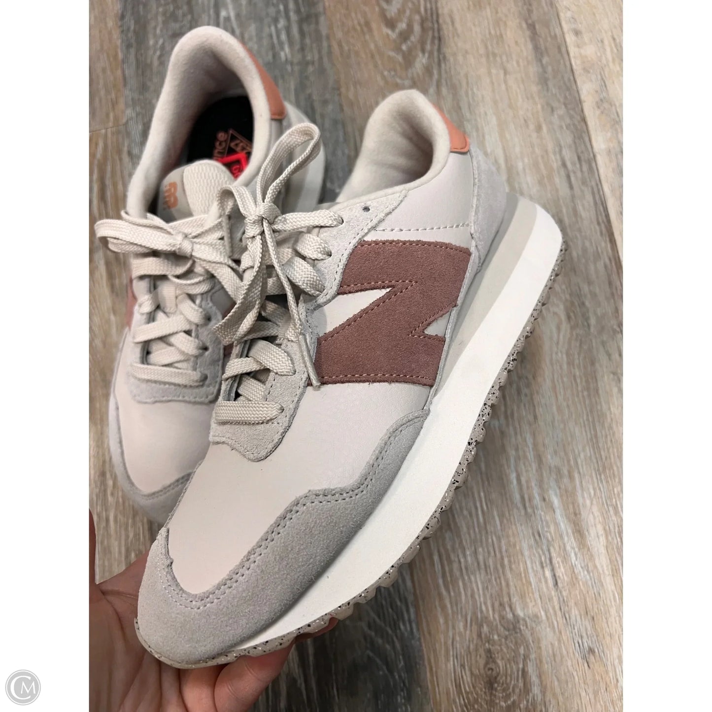 Shoes Athletic By New Balance In Pink & White, Size: 7.5