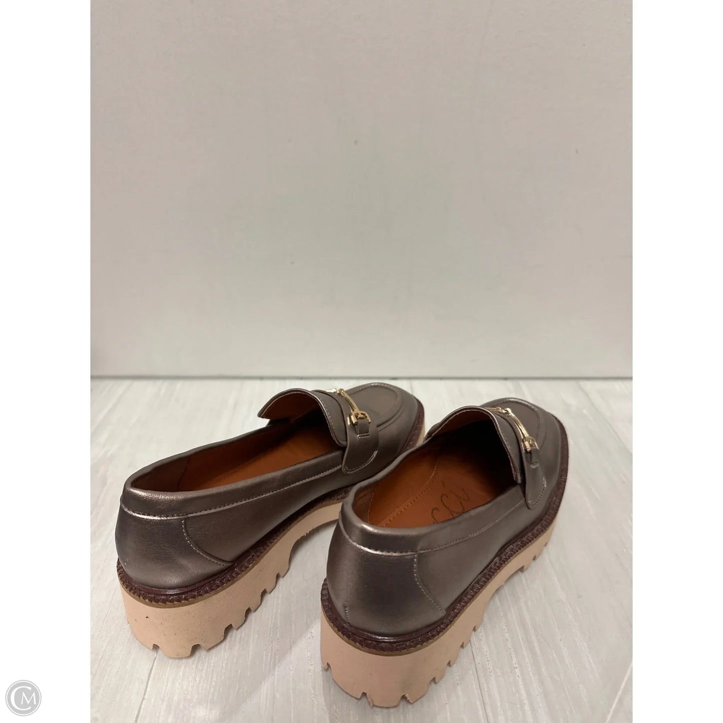 Shoes Flats By Clothes Mentor In Gold, Size: 6.5