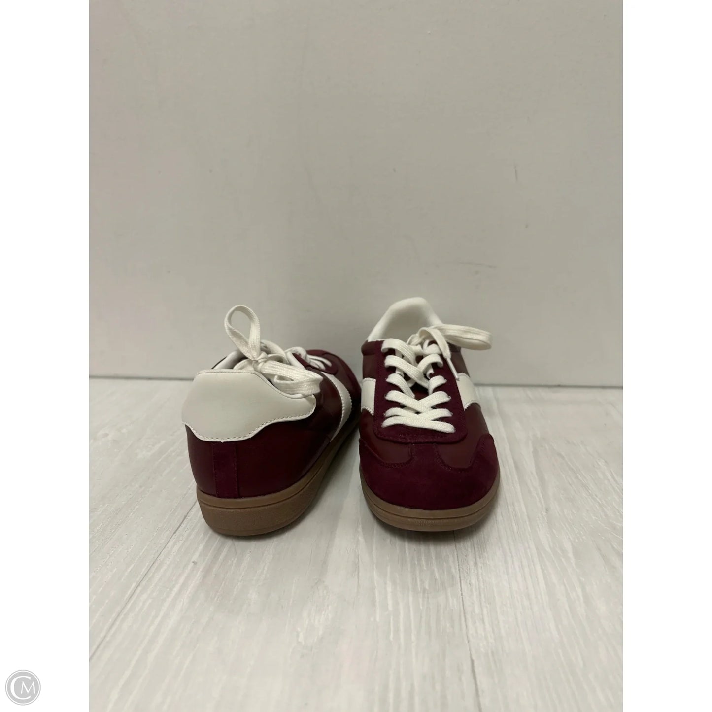 Shoes Sneakers By Universal Thread In Red, Size: 10