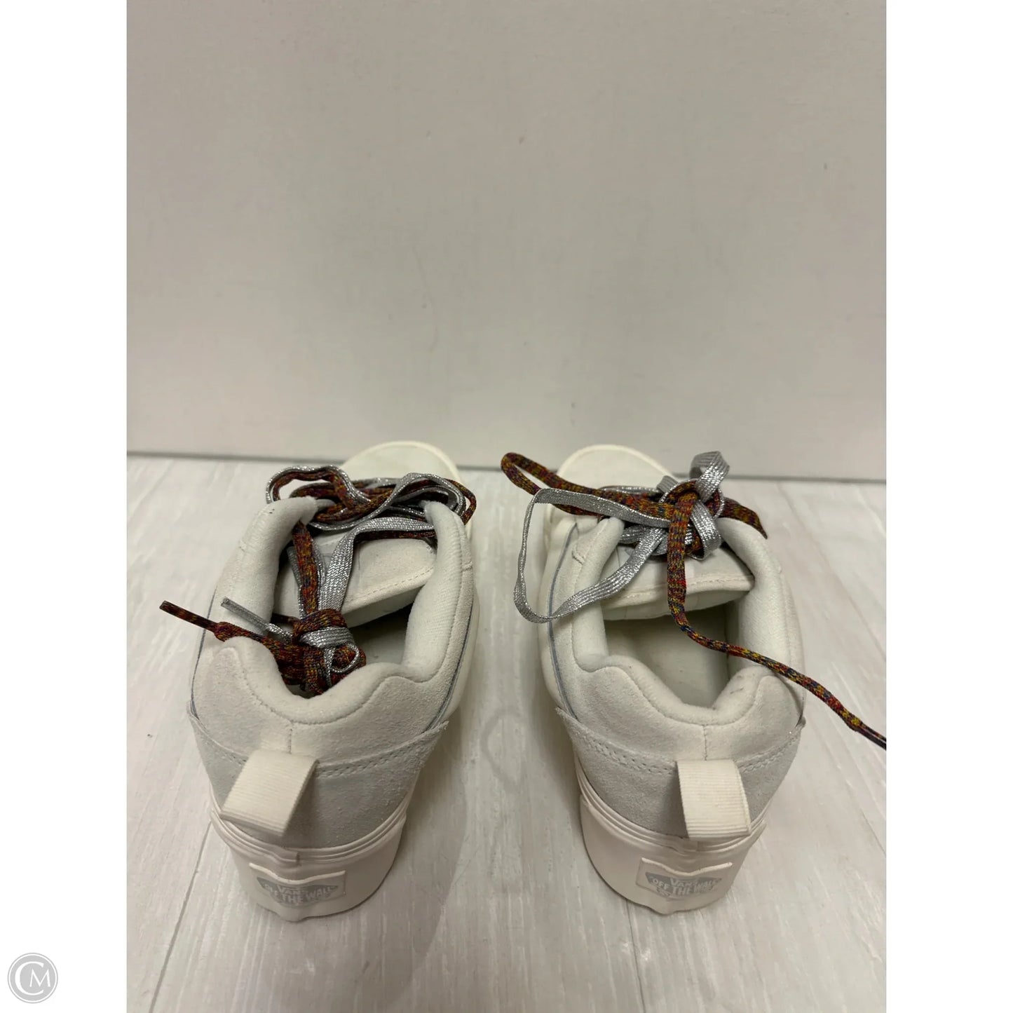 Shoes Sneakers By Vans In Cream, Size: 10