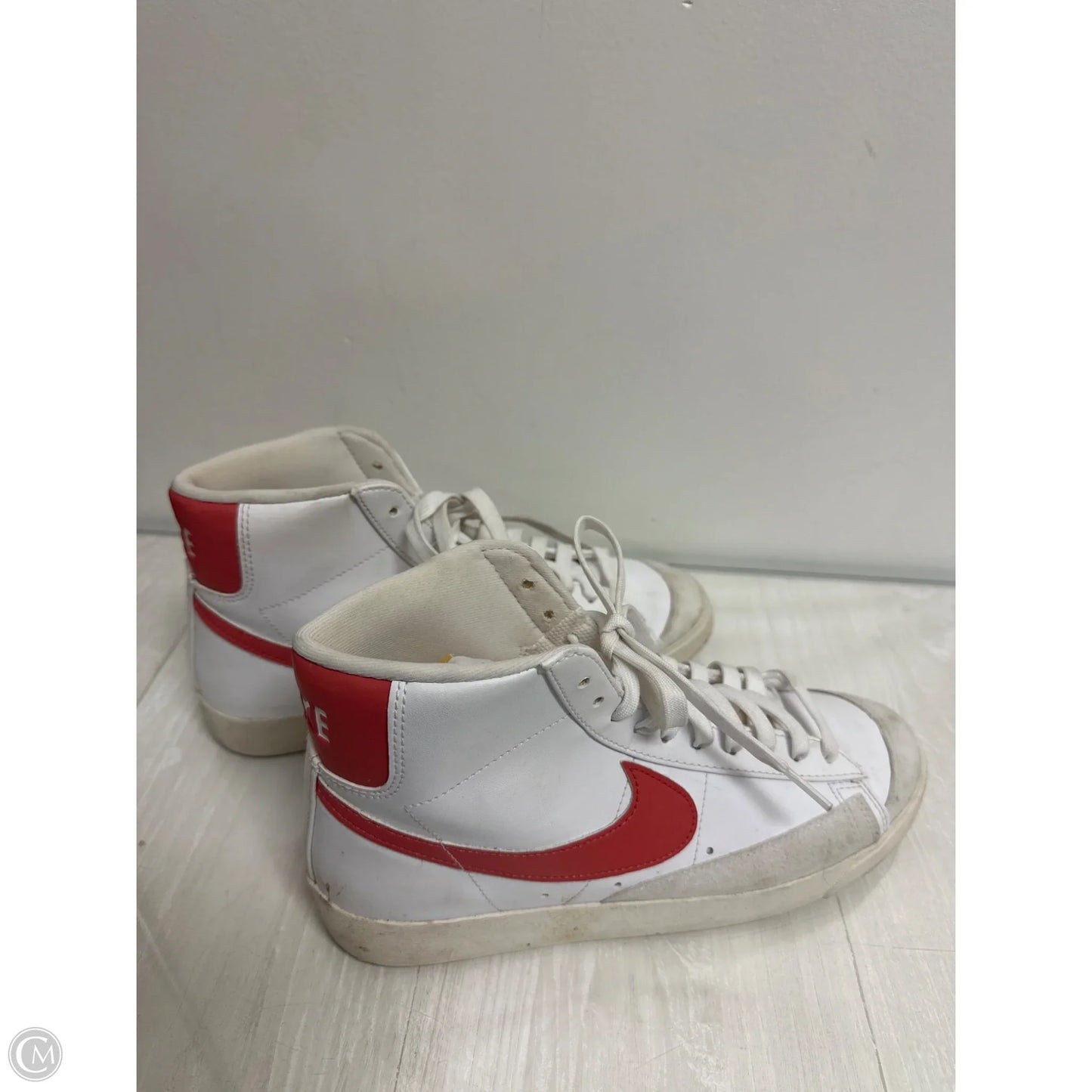 Shoes Sneakers By Nike In White, Size: 9.5