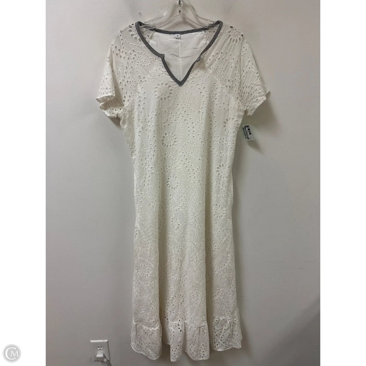 Dress Casual Maxi By Clothes Mentor In White, Size: M