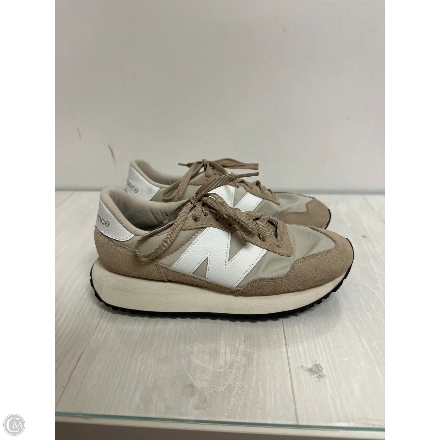 Shoes Sneakers By New Balance In Cream, Size: 8