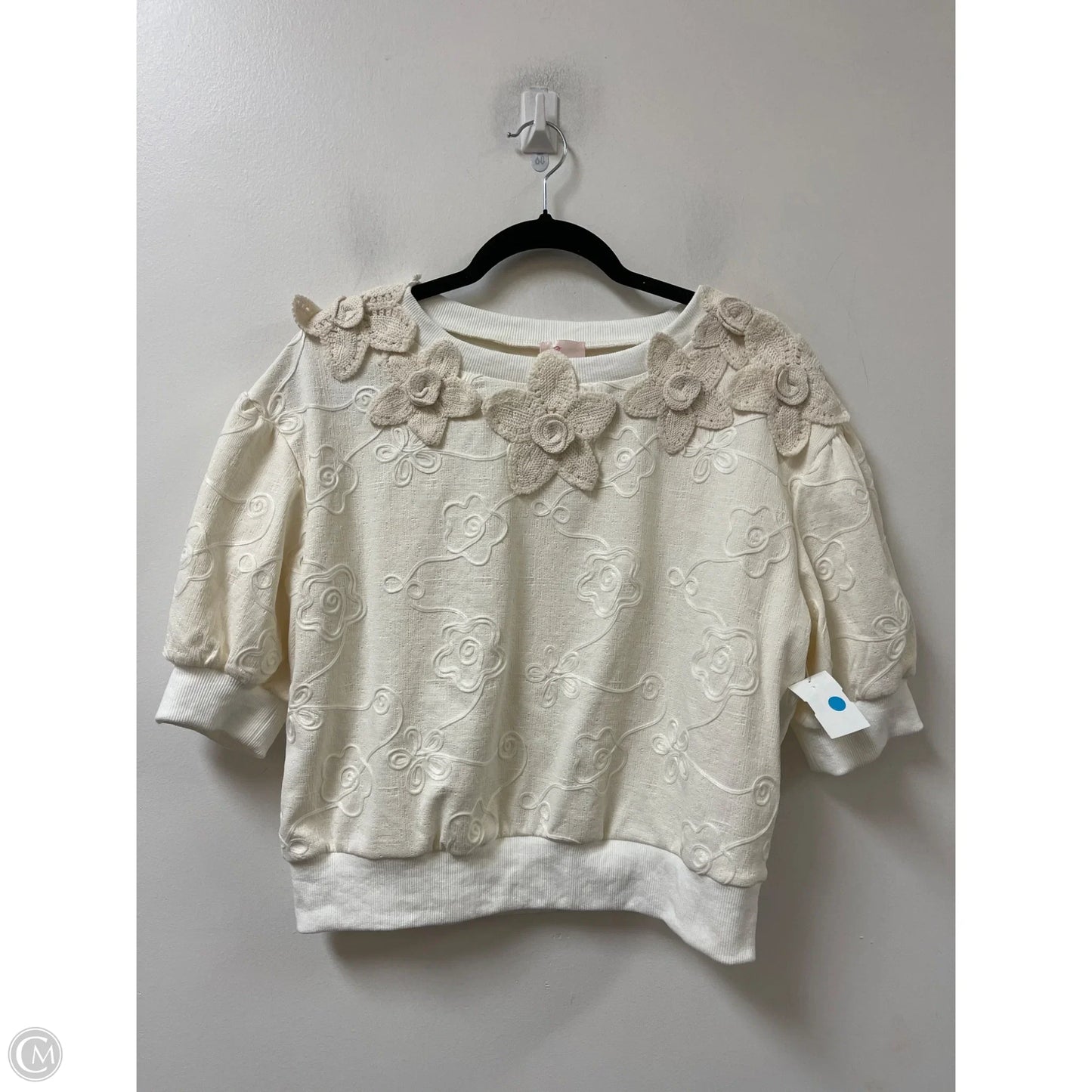 Top Short Sleeve By Clothes Mentor In Cream, Size: S
