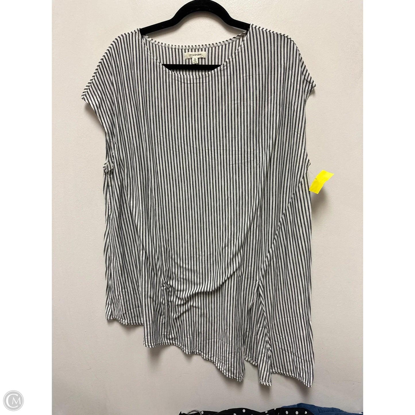 Top Short Sleeve By Max Studio In Striped Pattern, Size: 1x