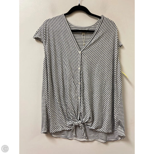 Top Short Sleeve By Max Studio In Striped Pattern, Size: 1x