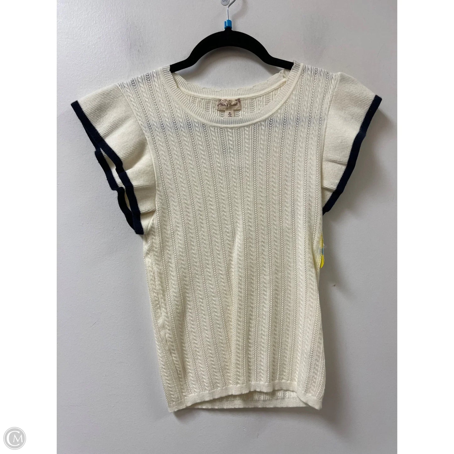 Top Short Sleeve By Hem & Thread In Cream, Size: M