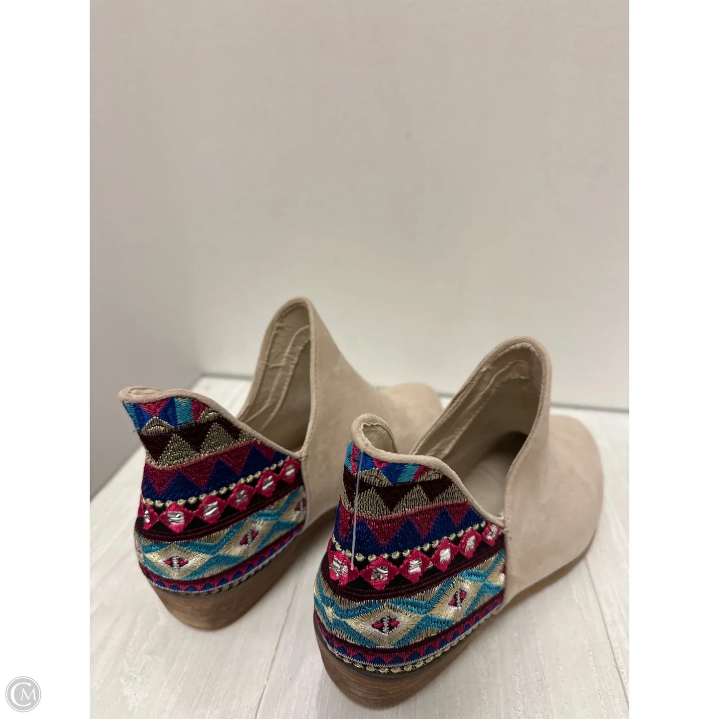 Boots Ankle Flats By Clothes Mentor In Cream, Size: 10