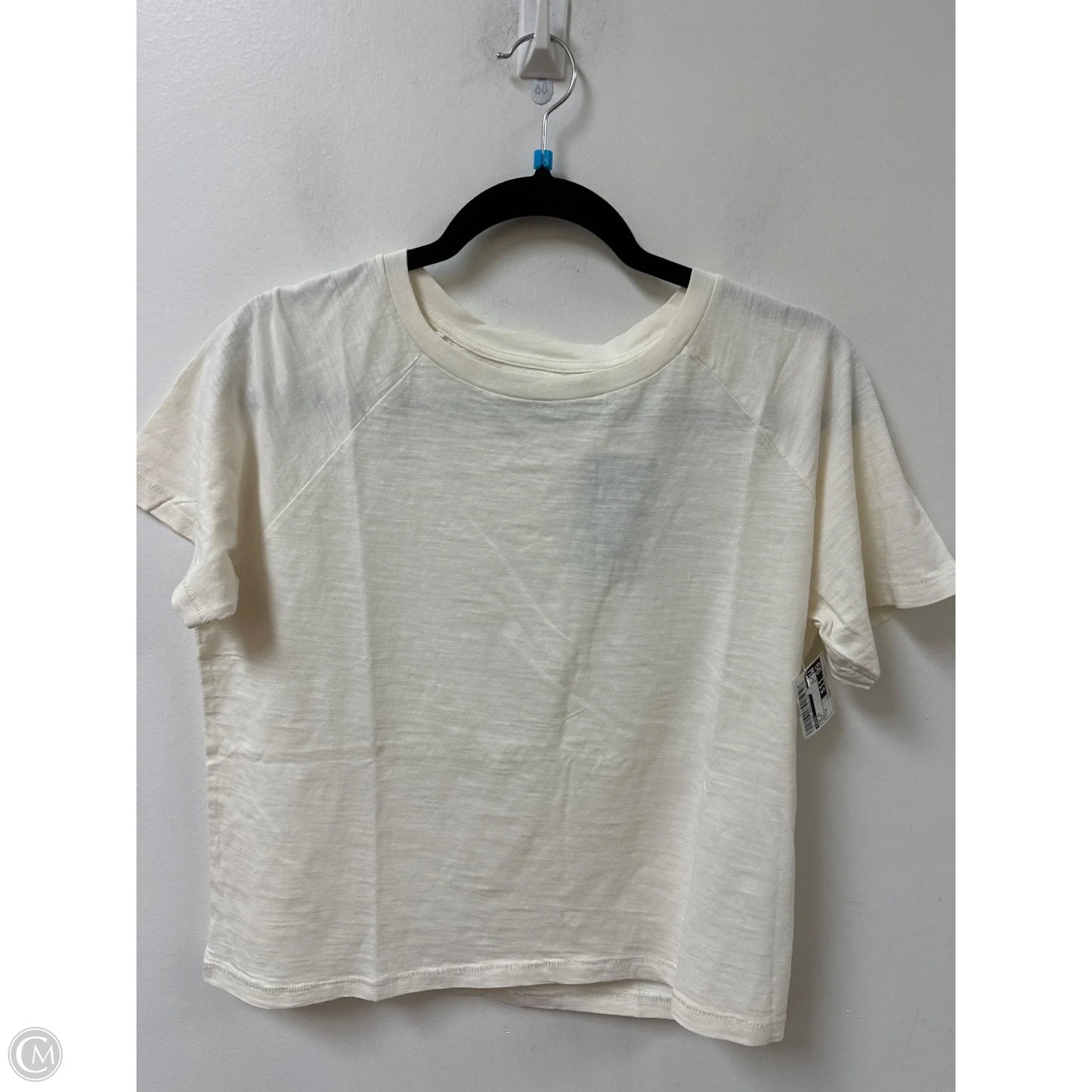 Top Short Sleeve By Levis In Cream, Size: M