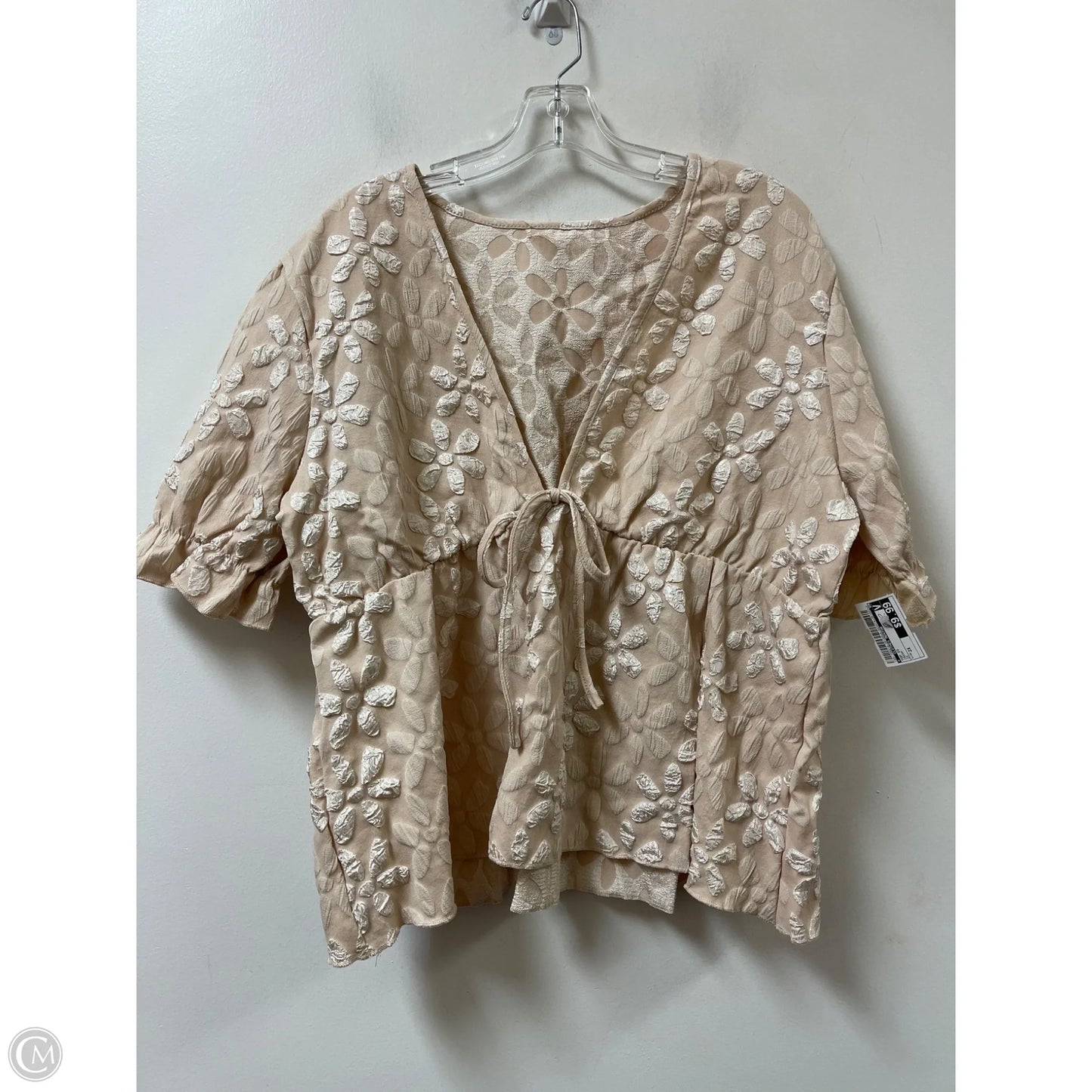 Top Short Sleeve By Clothes Mentor In Cream, Size: 2x
