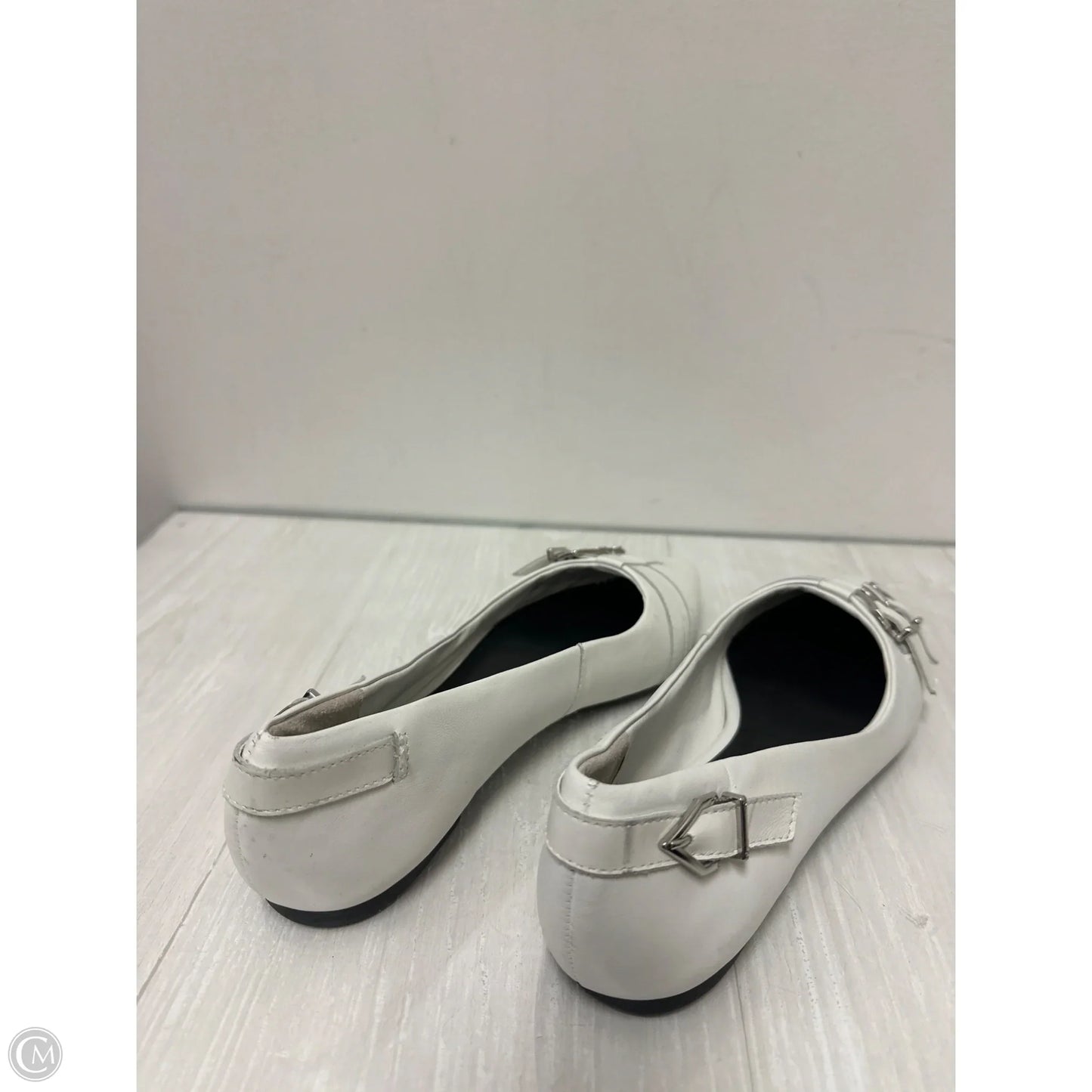 Shoes Flats By Gb In White, Size: 7.5