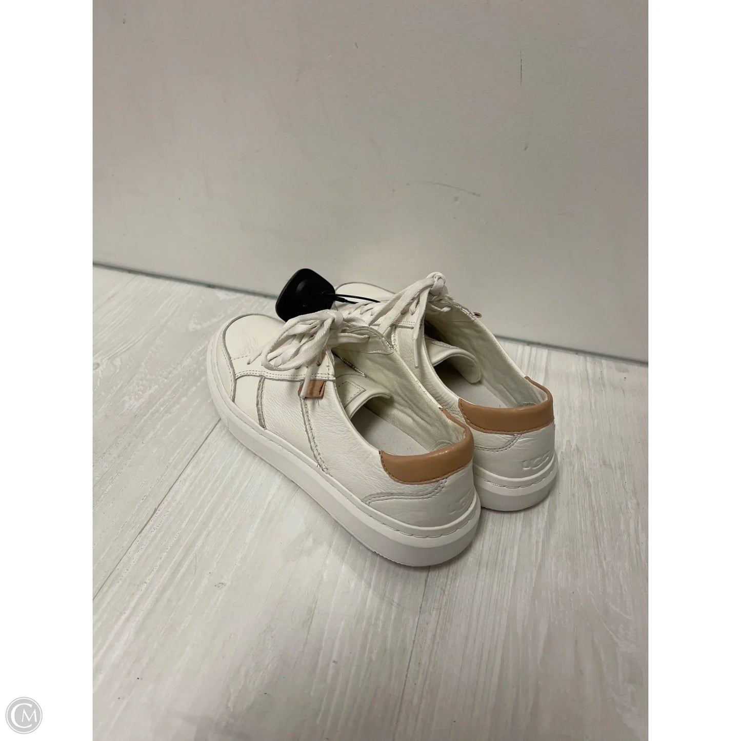 Shoes Designer By Ugg In White, Size: 6.5