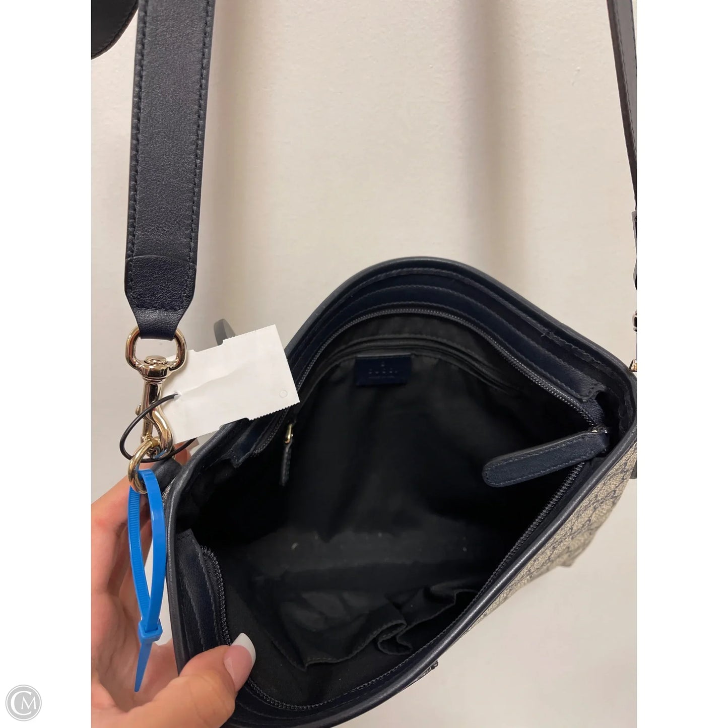 Crossbody Luxury Designer By Gucci, Size: Medium