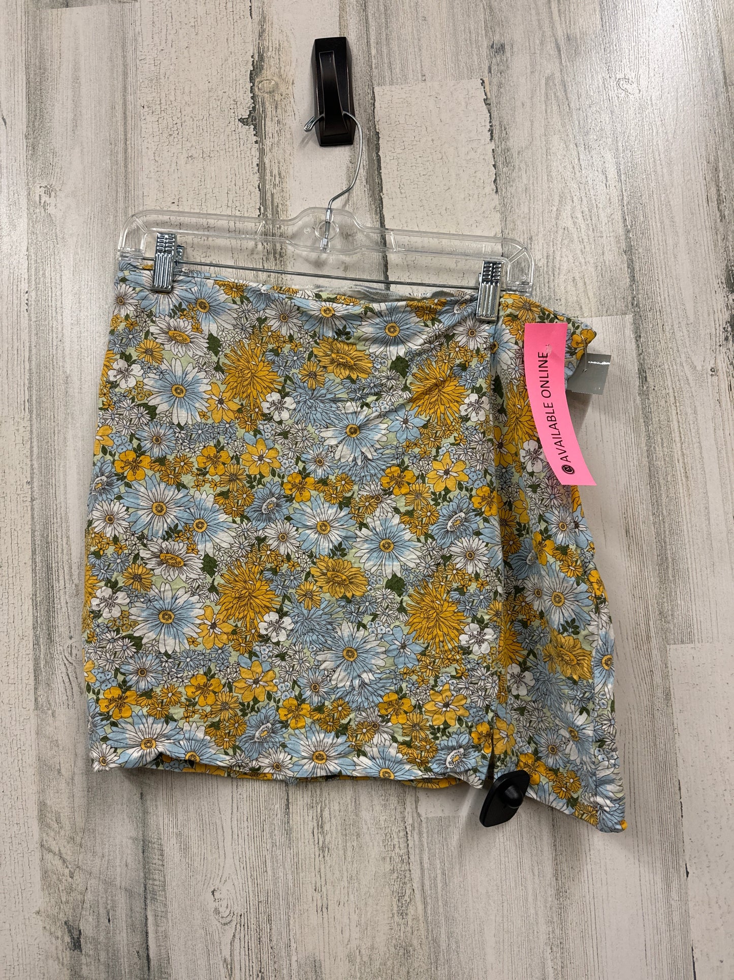 Skirt Mini & Short By Urban Outfitters Size: L