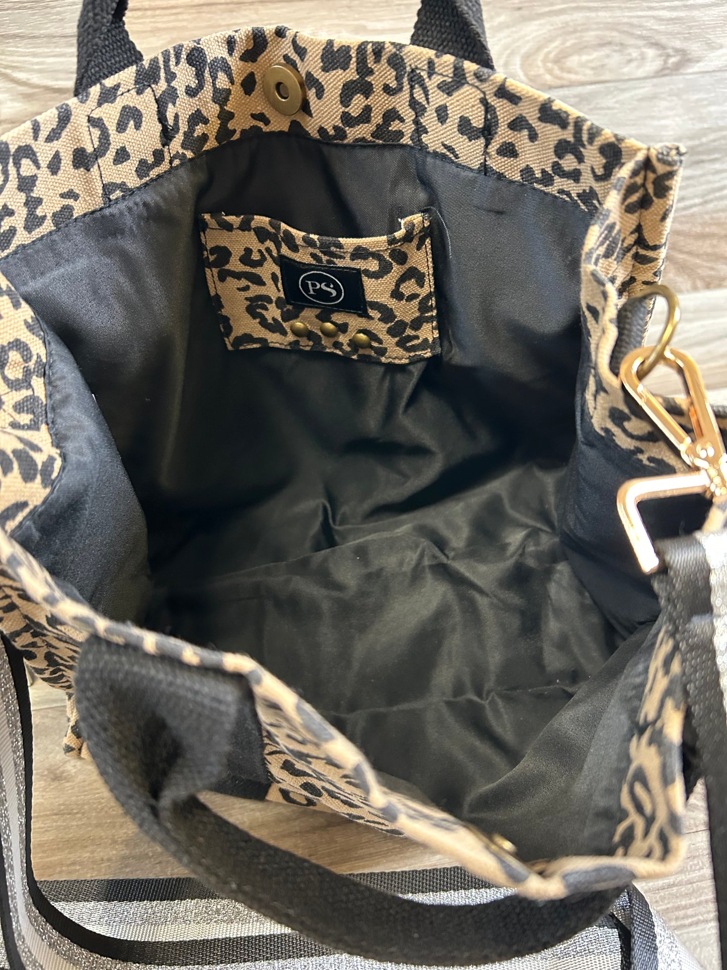 Tote By Clothes Mentor, Size: Medium