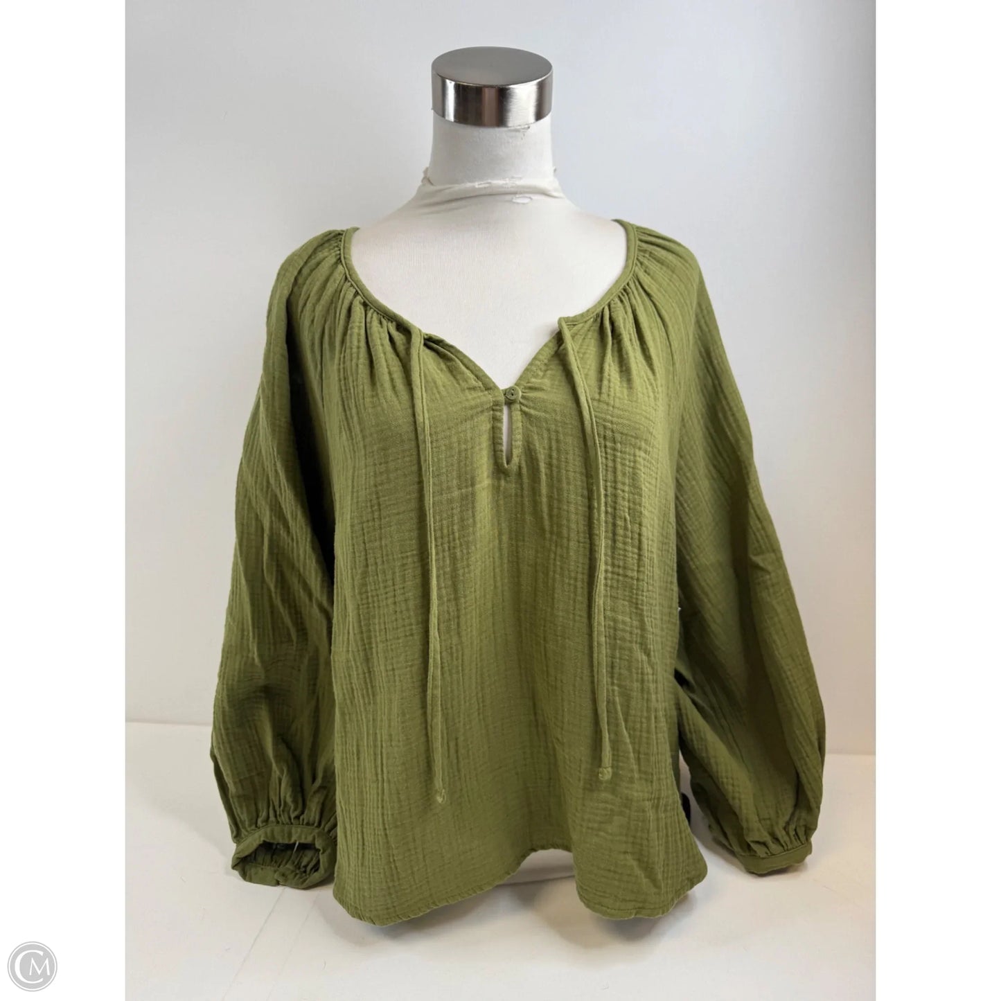 Top Long Sleeve By Universal Thread In Green, Size: S