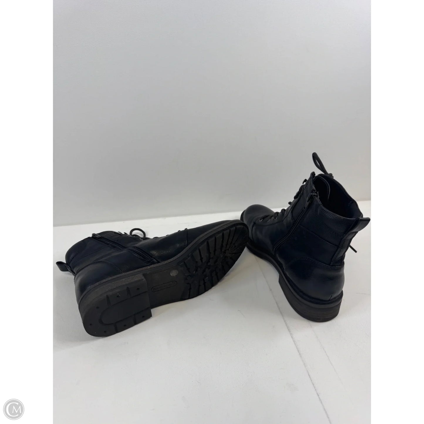 Boots Ankle Flats By Bare Traps In Black, Size: 10