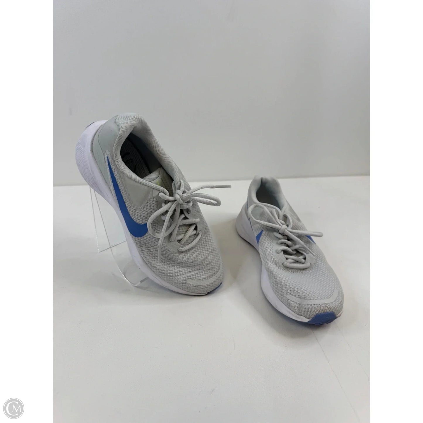 Shoes Sneakers By Nike Apparel In Grey & White, Size: 7