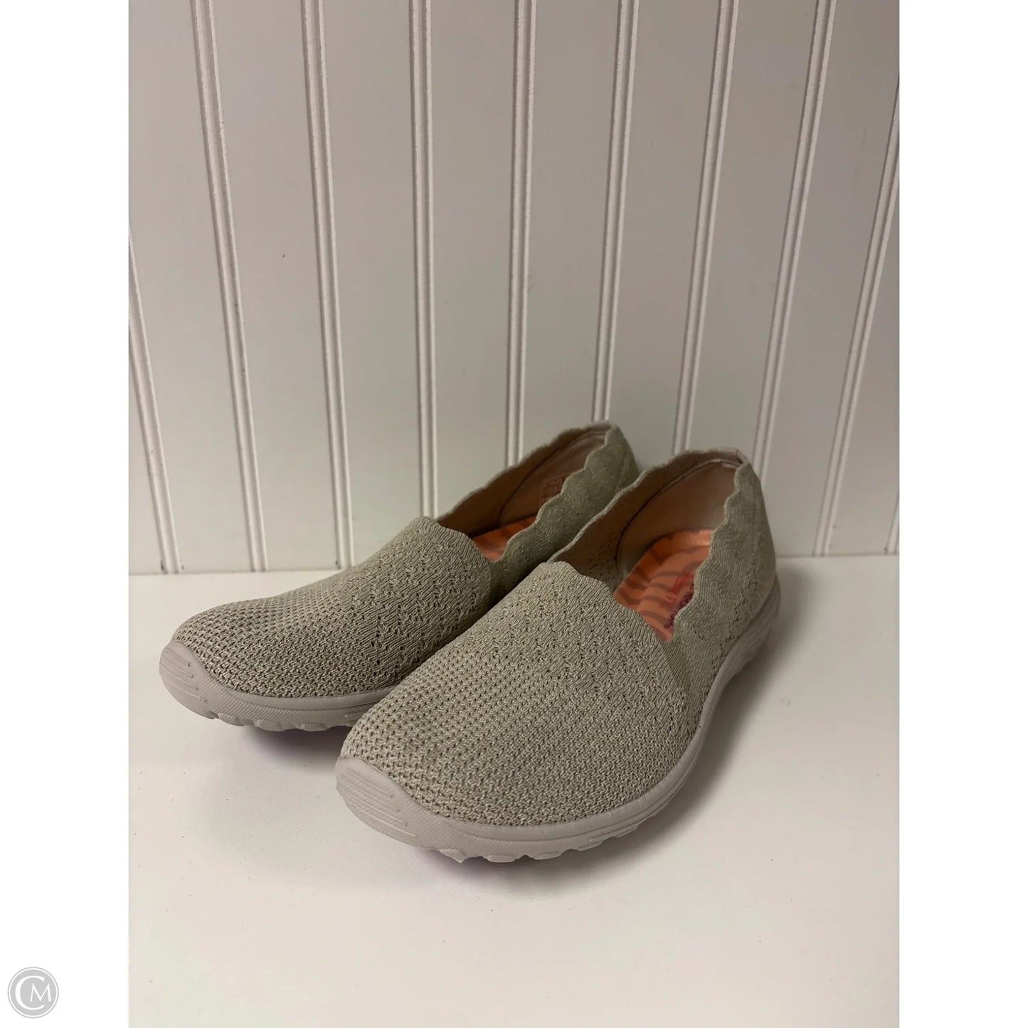 Shoes Flats By Skechers In Beige, Size: 10