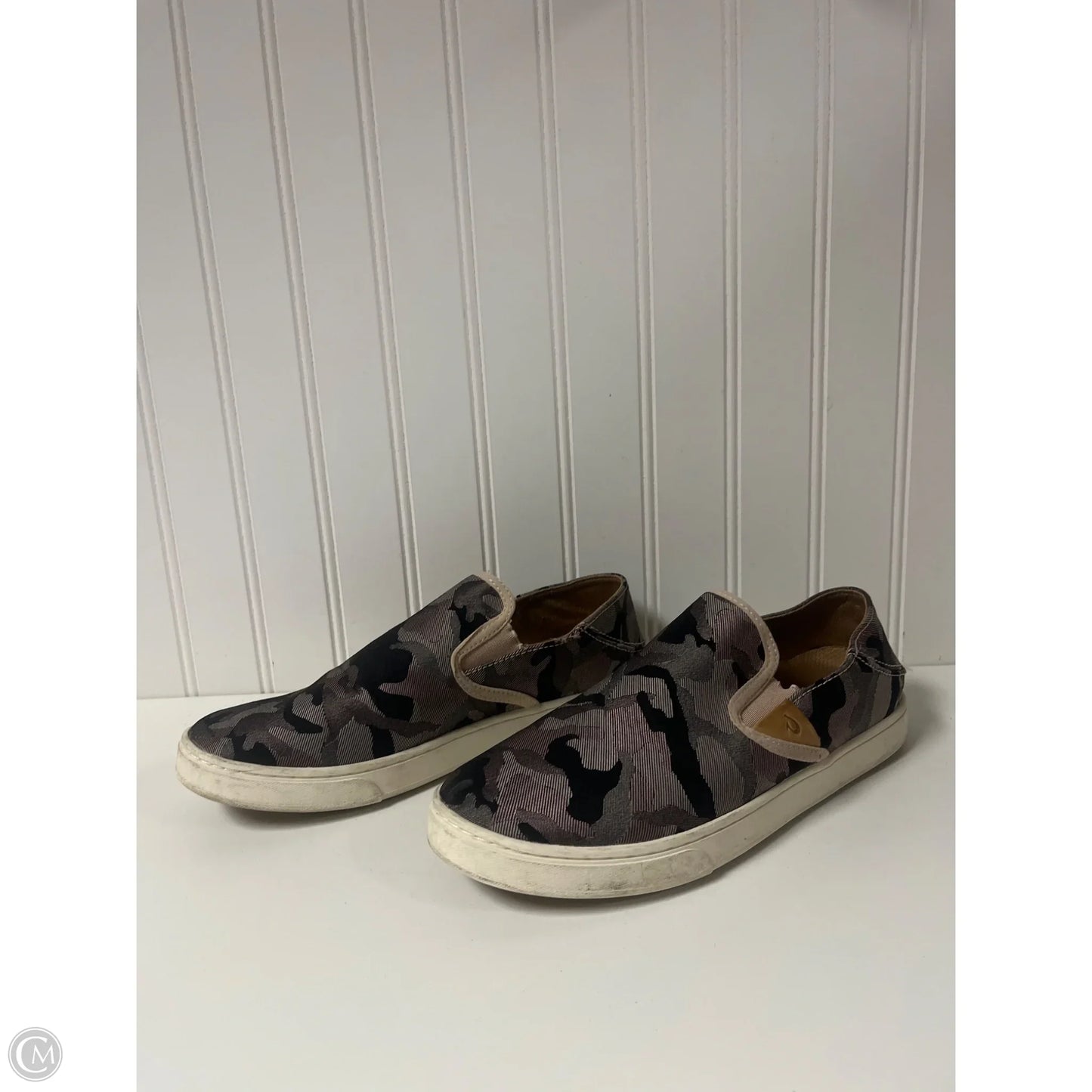 Shoes Athletic By Olukai In Camouflage Print, Size: 8.5