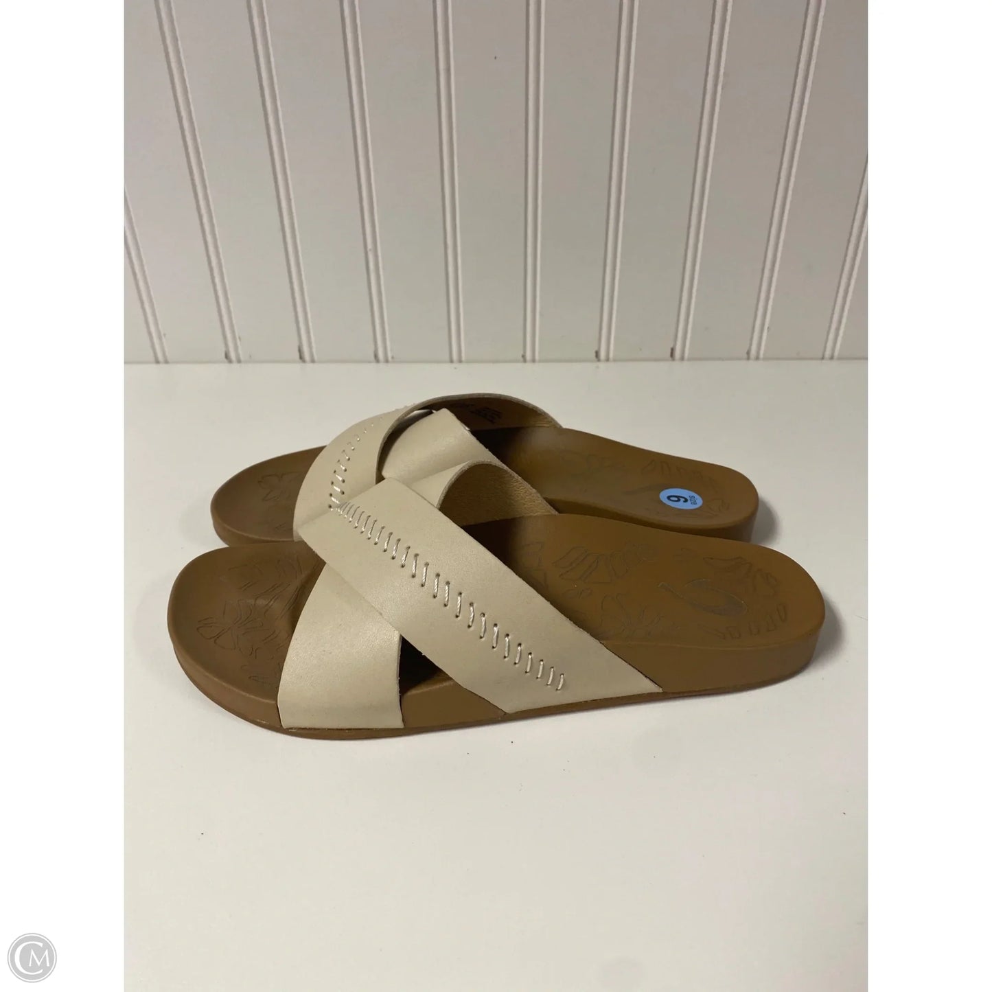 Sandals Flats By Olukai In Cream & Tan, Size: 6
