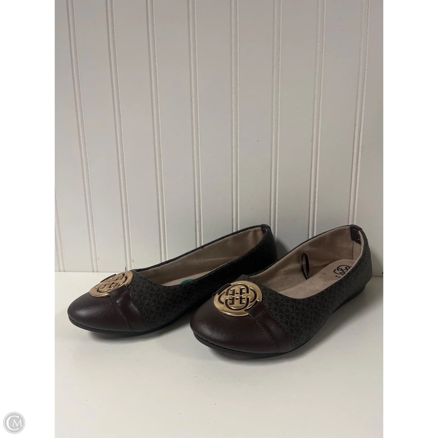 Shoes Flats By Guess In Brown, Size: 7.5