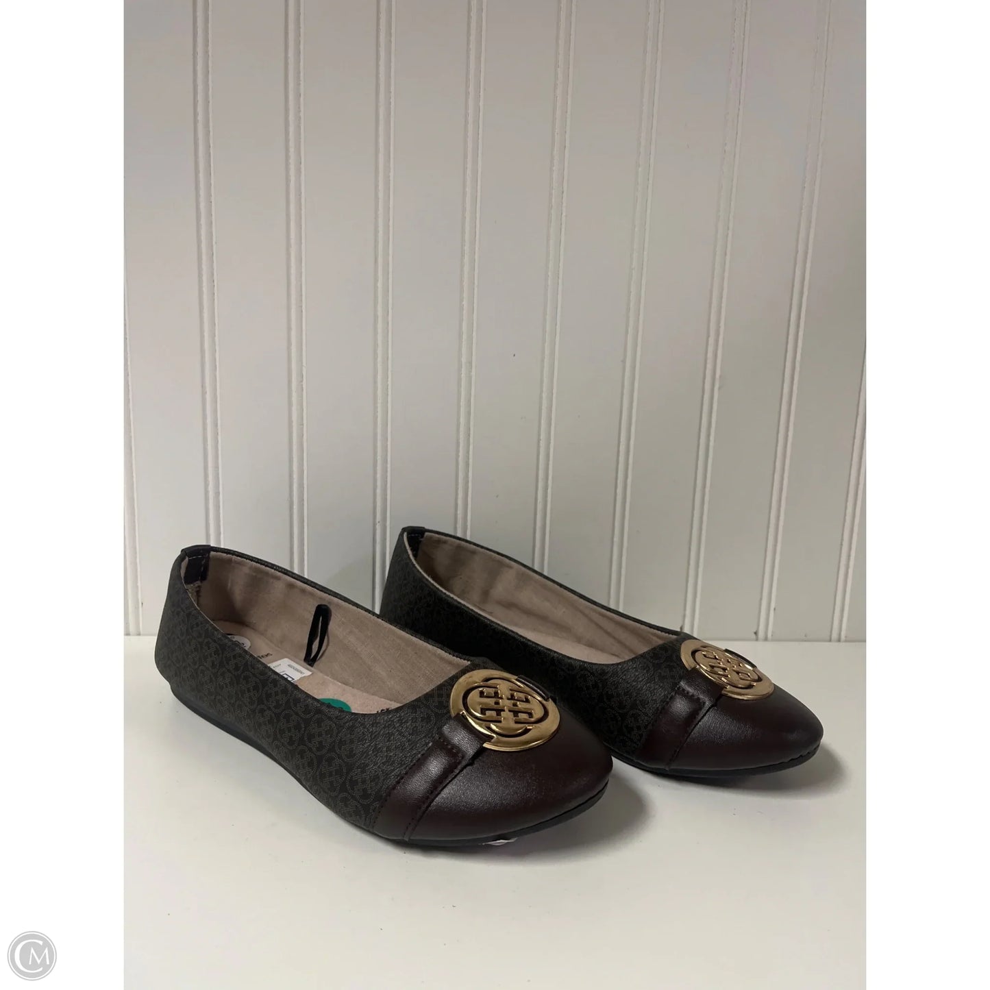 Shoes Flats By Guess In Brown, Size: 7.5