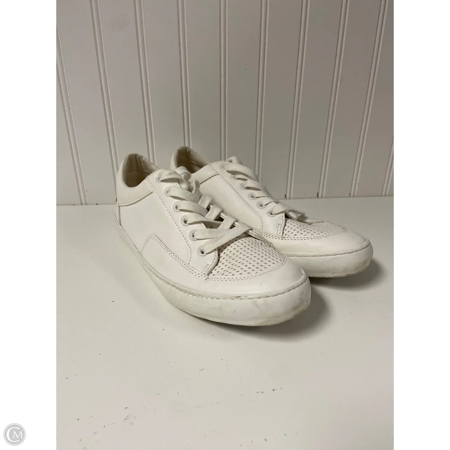 Shoes Sneakers By Banana Republic In White, Size: 10