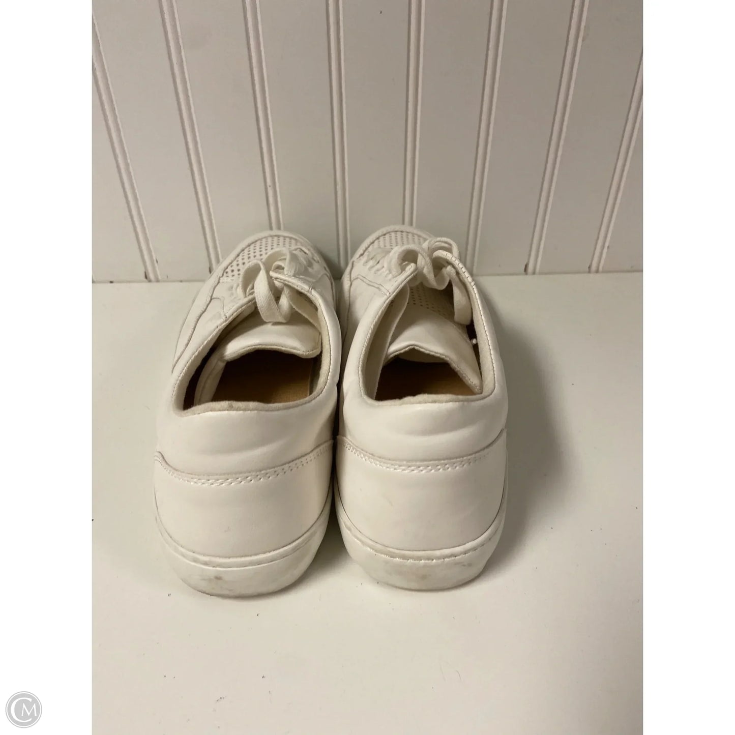 Shoes Sneakers By Banana Republic In White, Size: 10