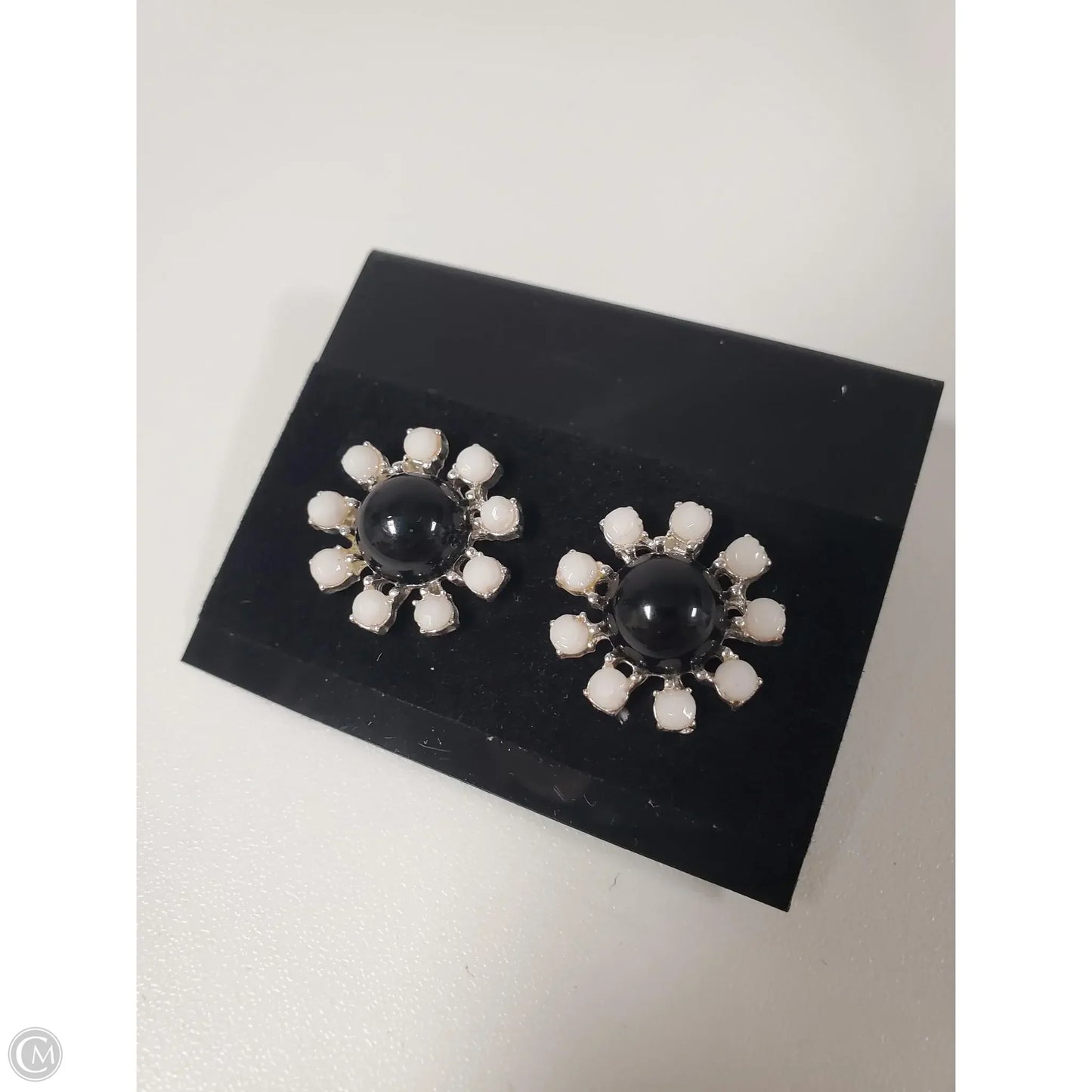 Earrings Stud By Clothes Mentor, Size: 1