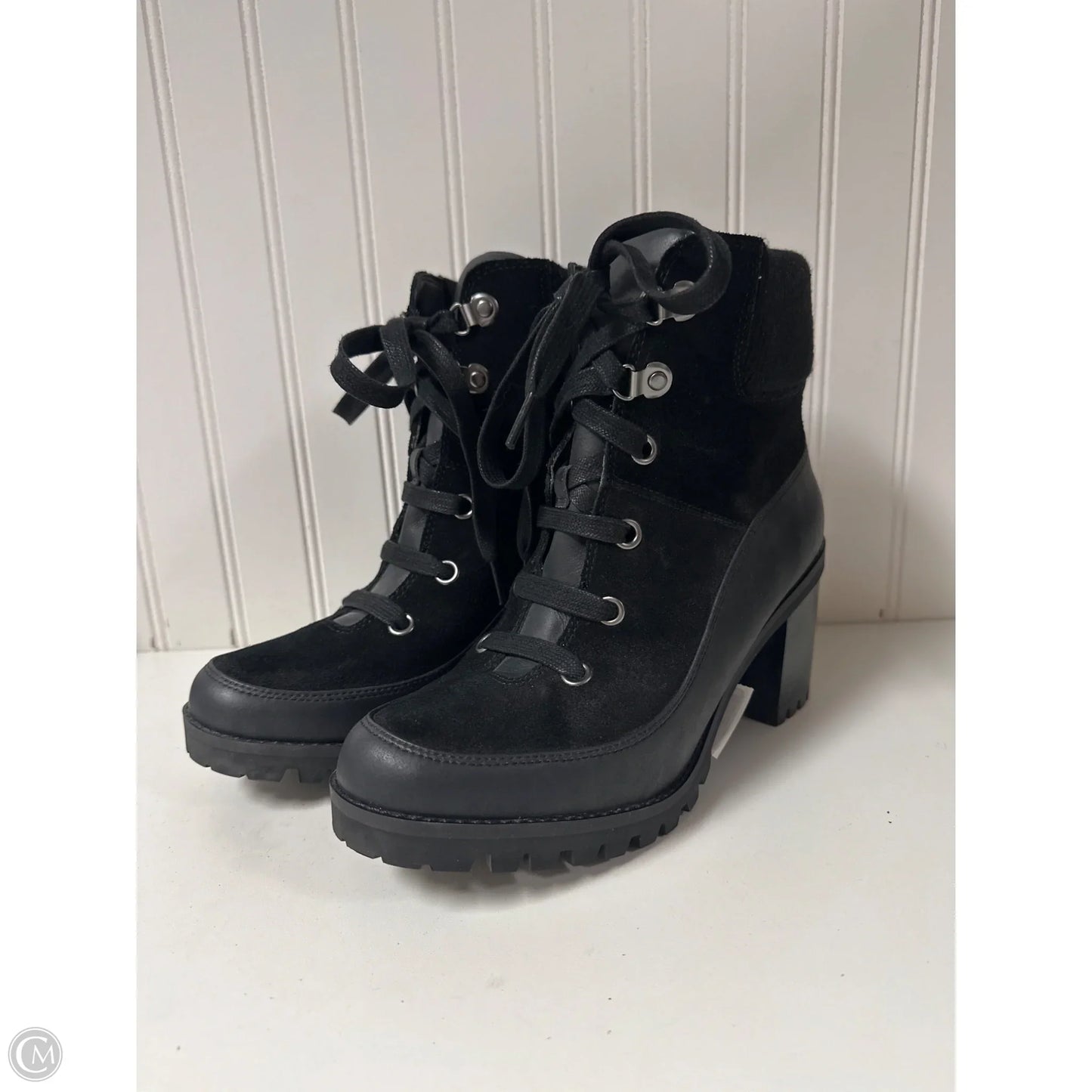 Boots Designer By Ugg In Black, Size: 9