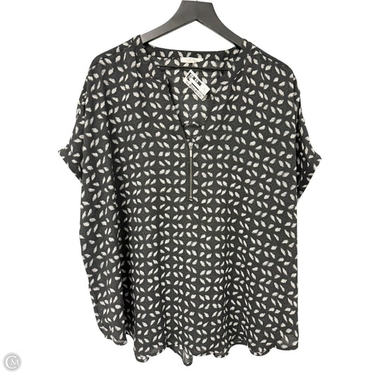 Top Short Sleeve By Maurices In Black, Size: 2x