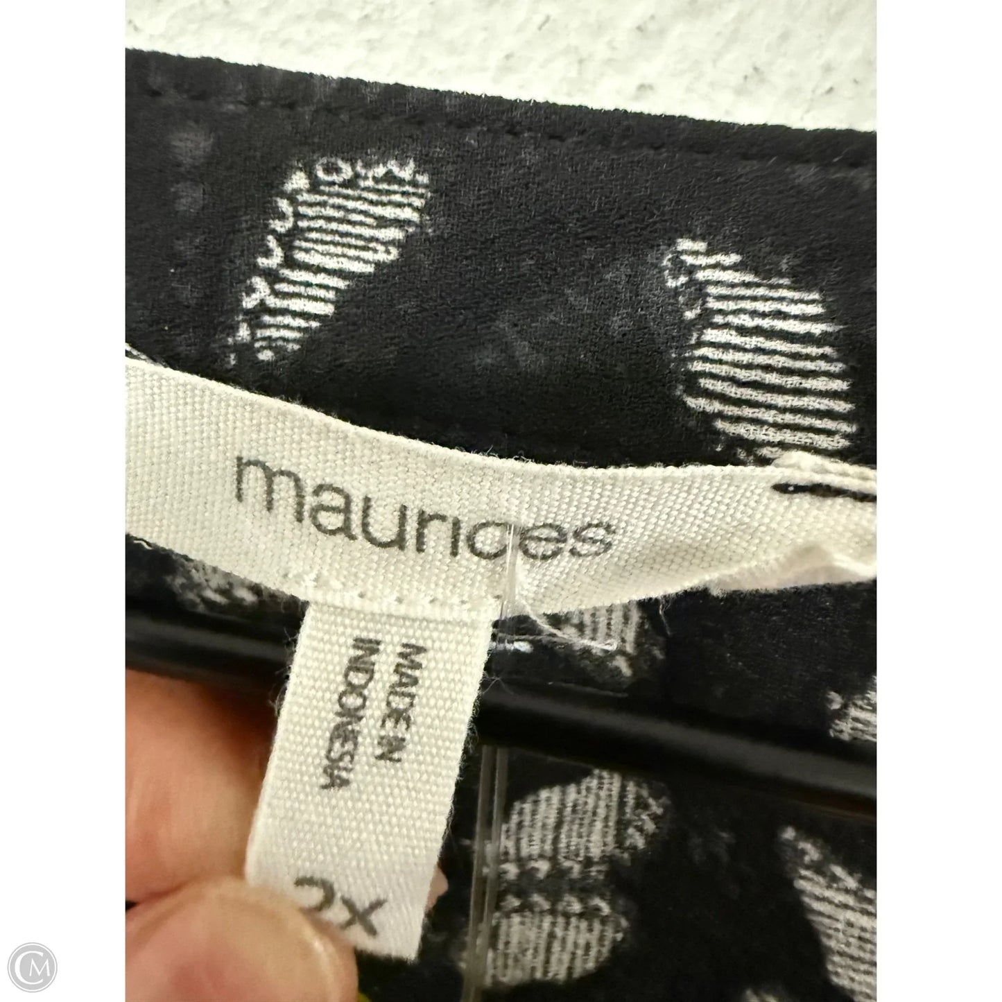 Top Short Sleeve By Maurices In Black, Size: 2x