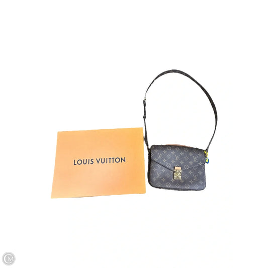 Crossbody Luxury Designer By Louis Vuitton, Size: Medium