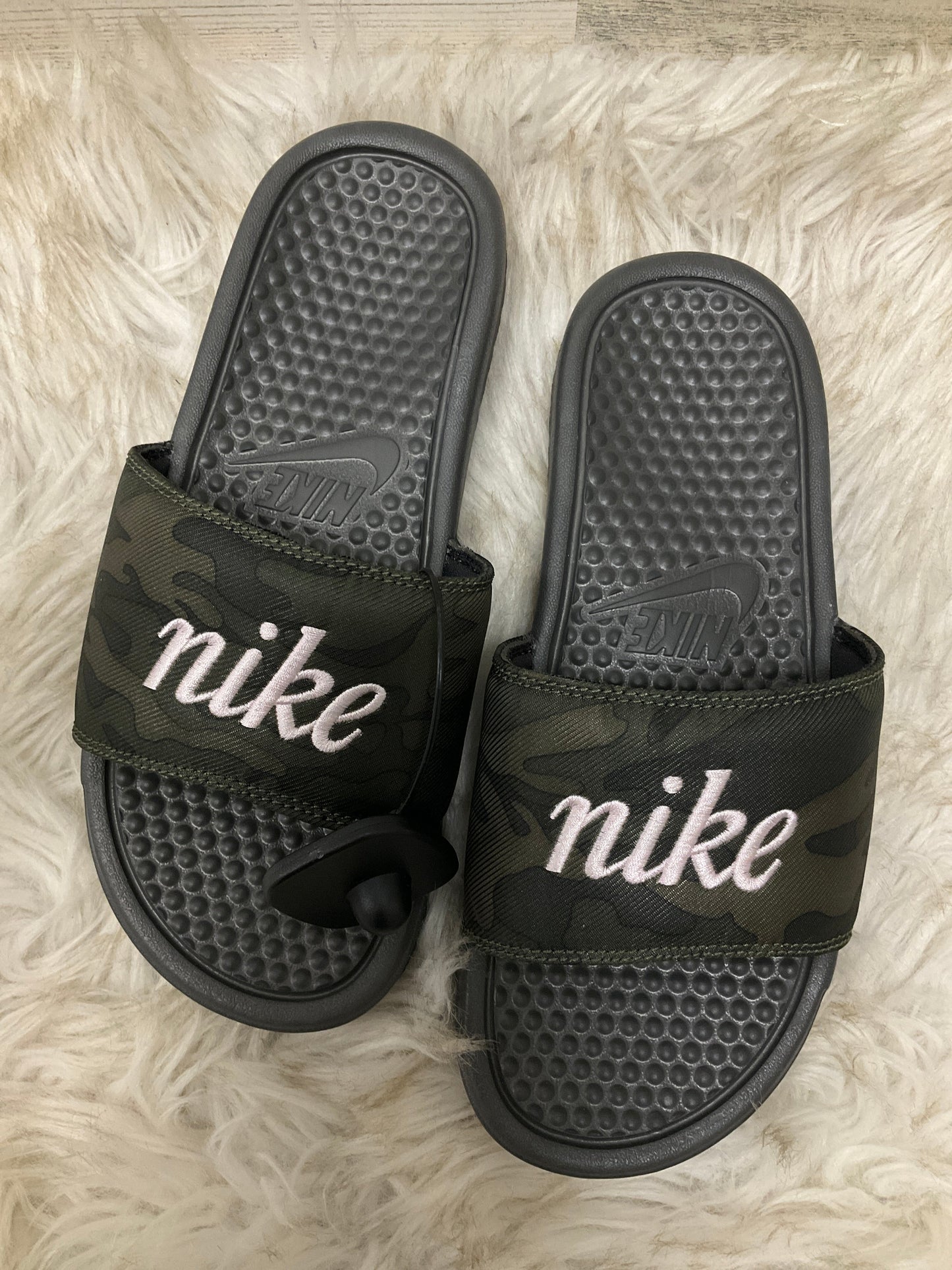 Sandals Flats By Nike Size: 6