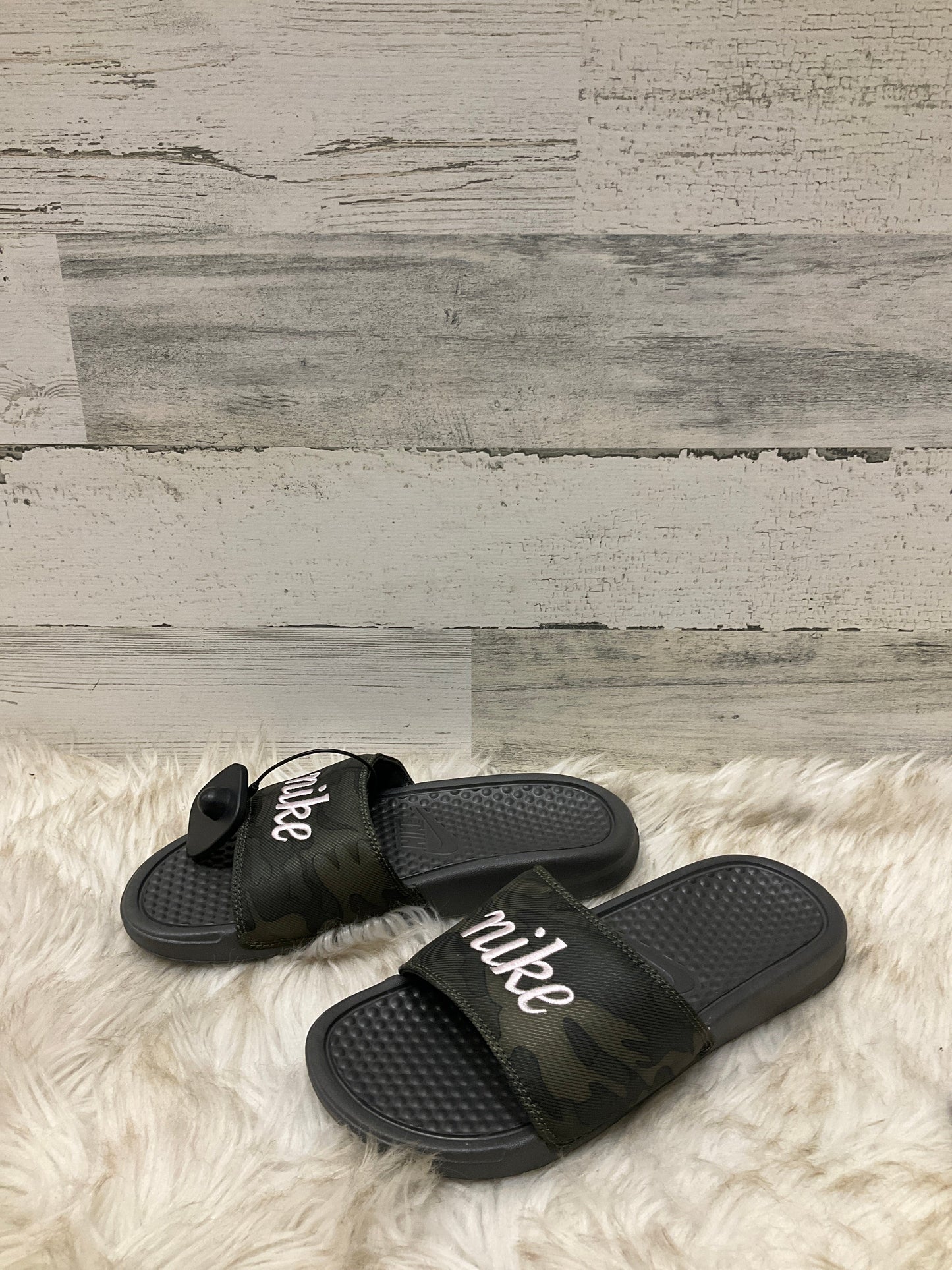 Sandals Flats By Nike Size: 6