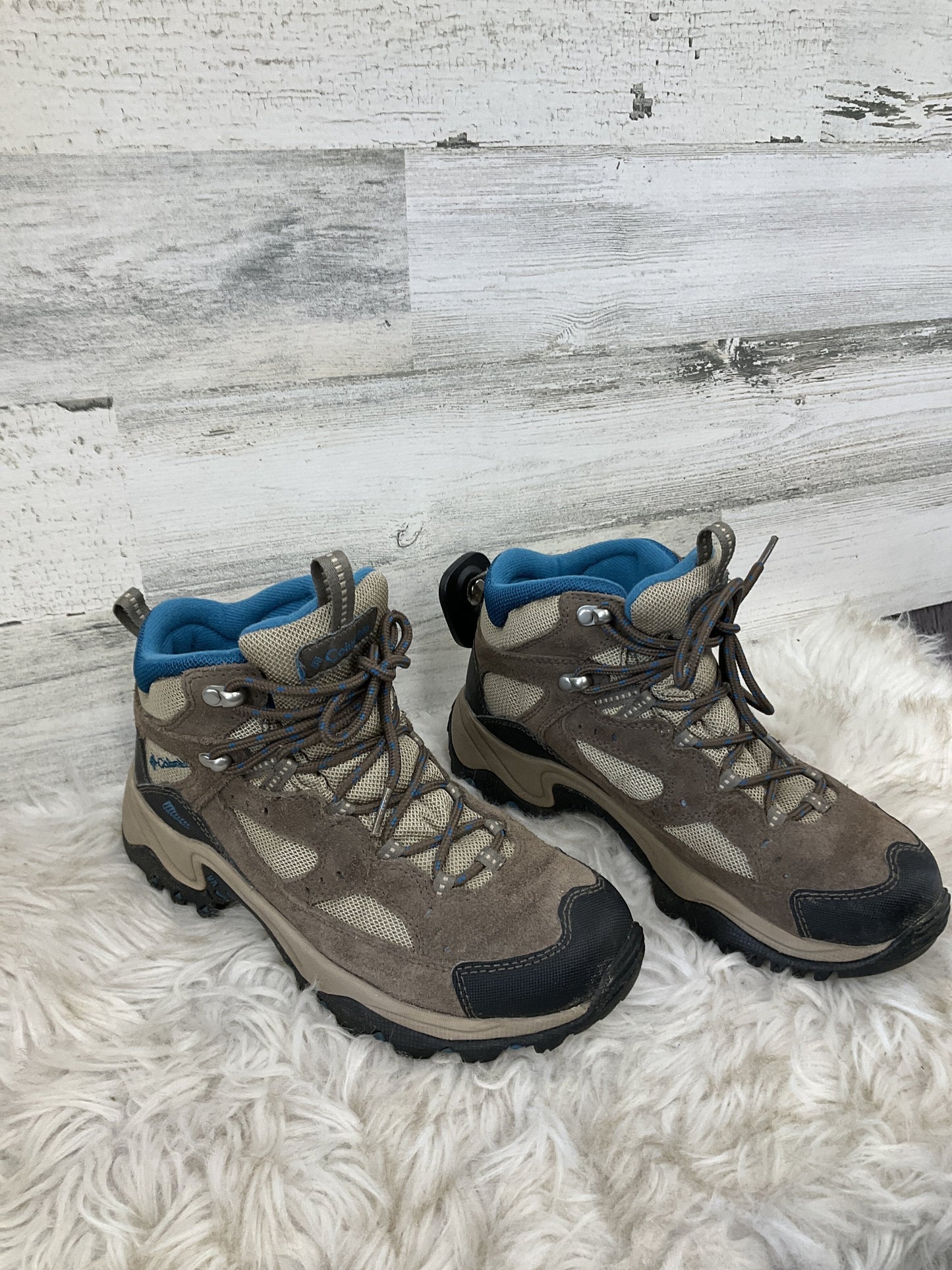 Boots Hiking By Columbia Size: 6.5