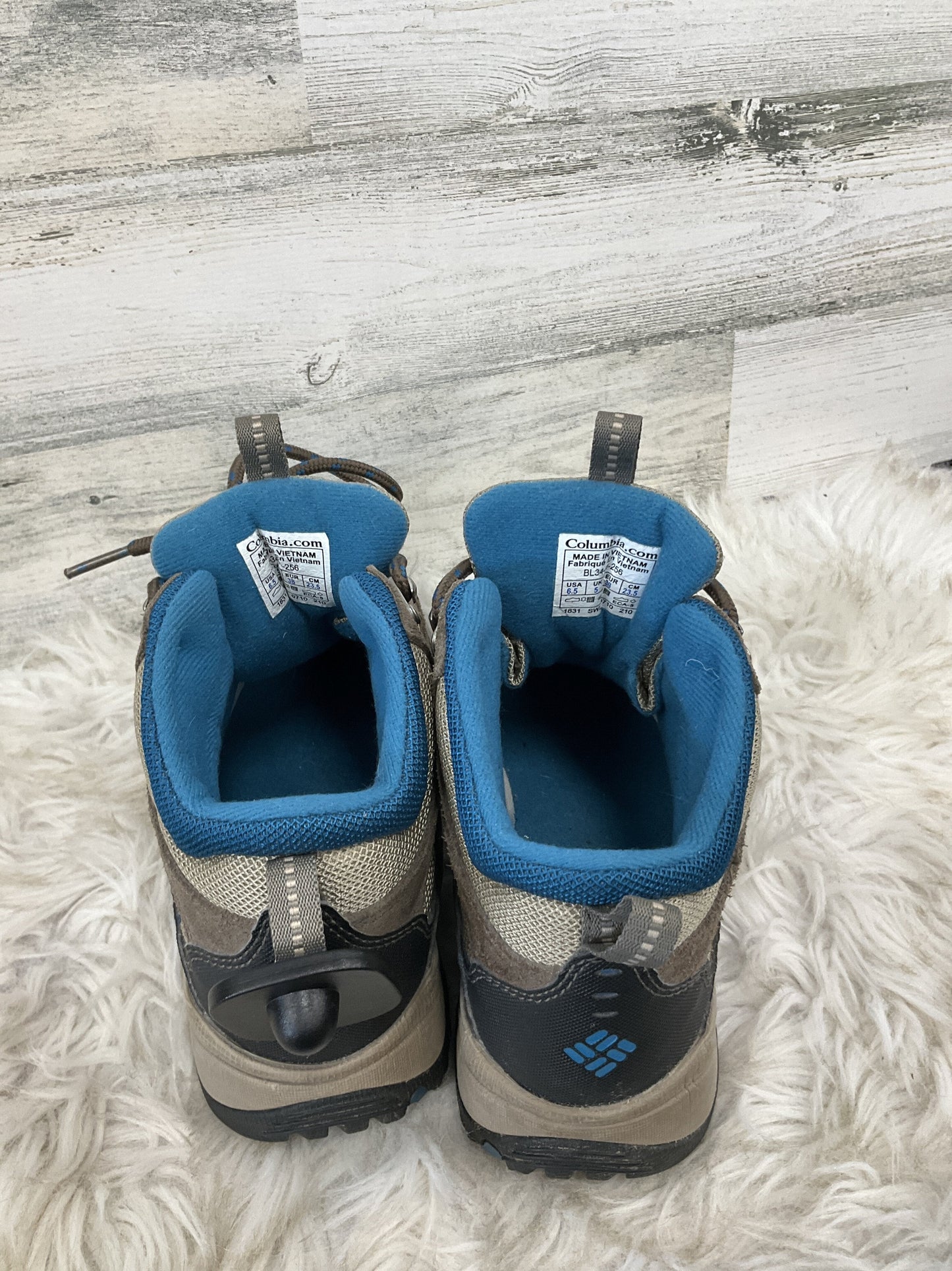 Boots Hiking By Columbia Size: 6.5