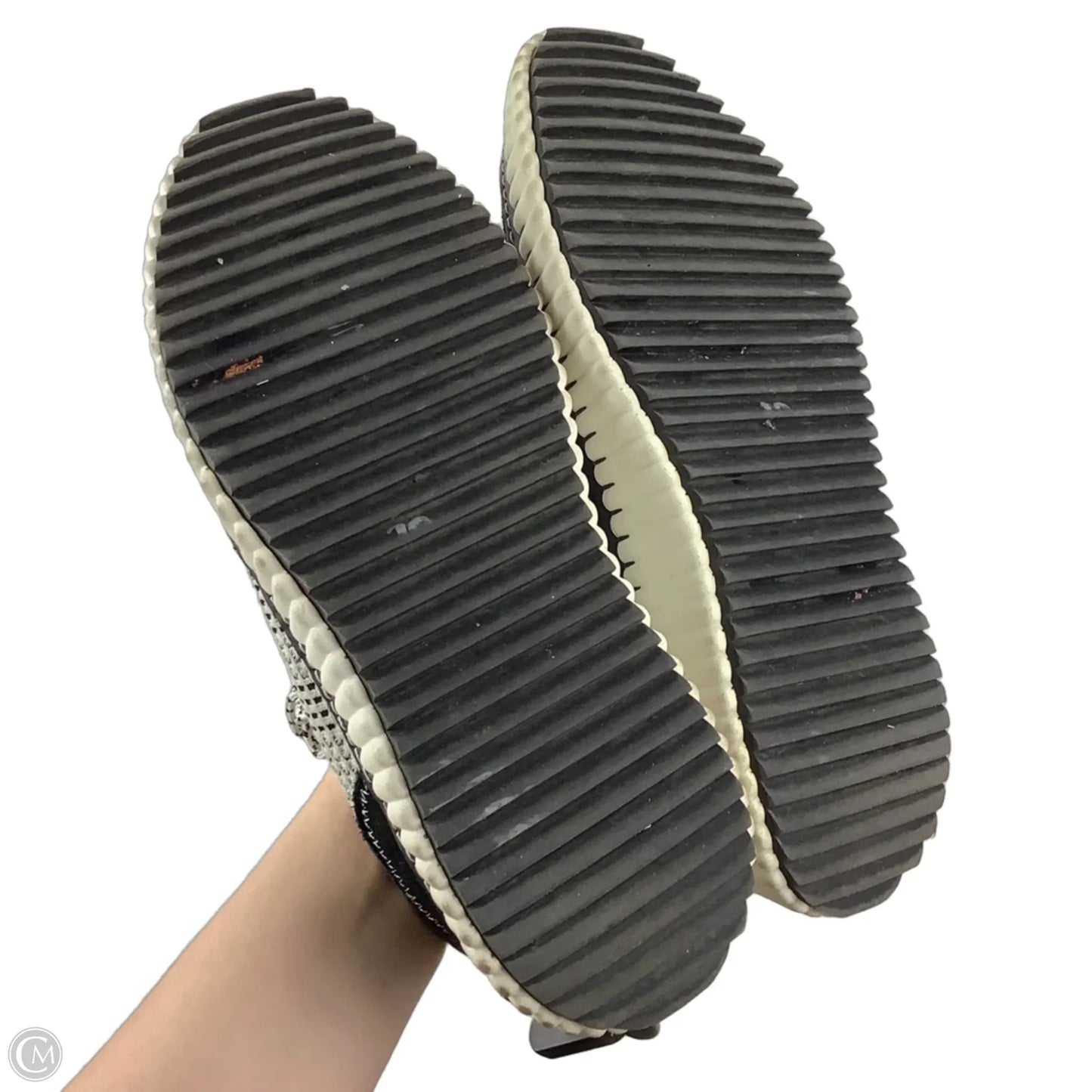 Shoes Sneakers By Clothes Mentor In Black & White, Size: 9.5