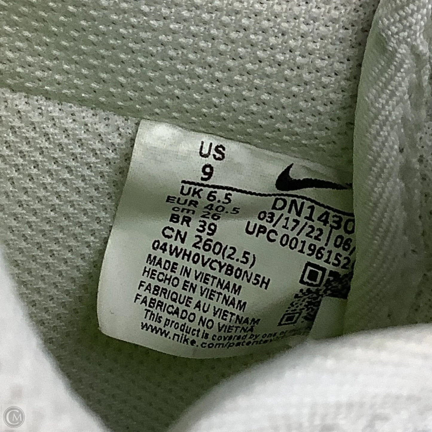 Shoes Sneakers By Nike In White, Size: 9