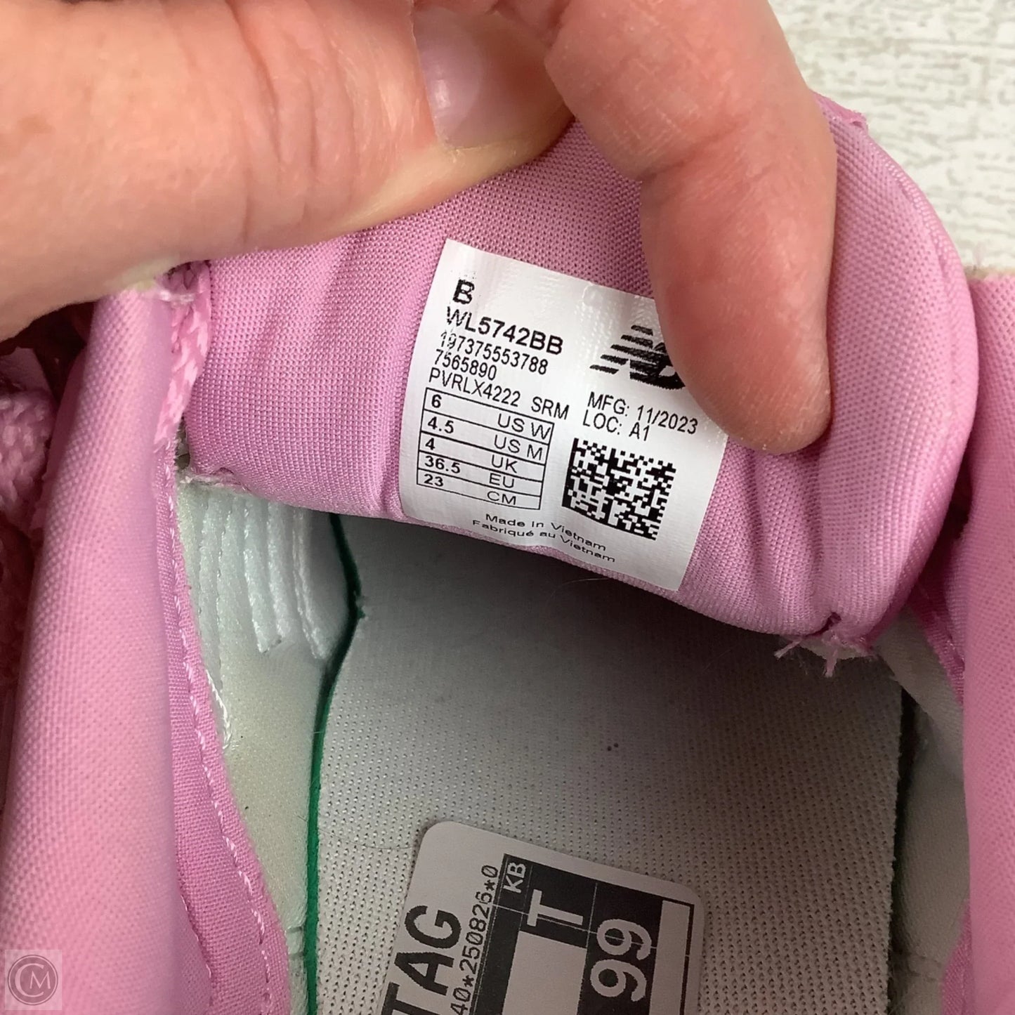 Shoes Sneakers By New Balance In Pink, Size: 6