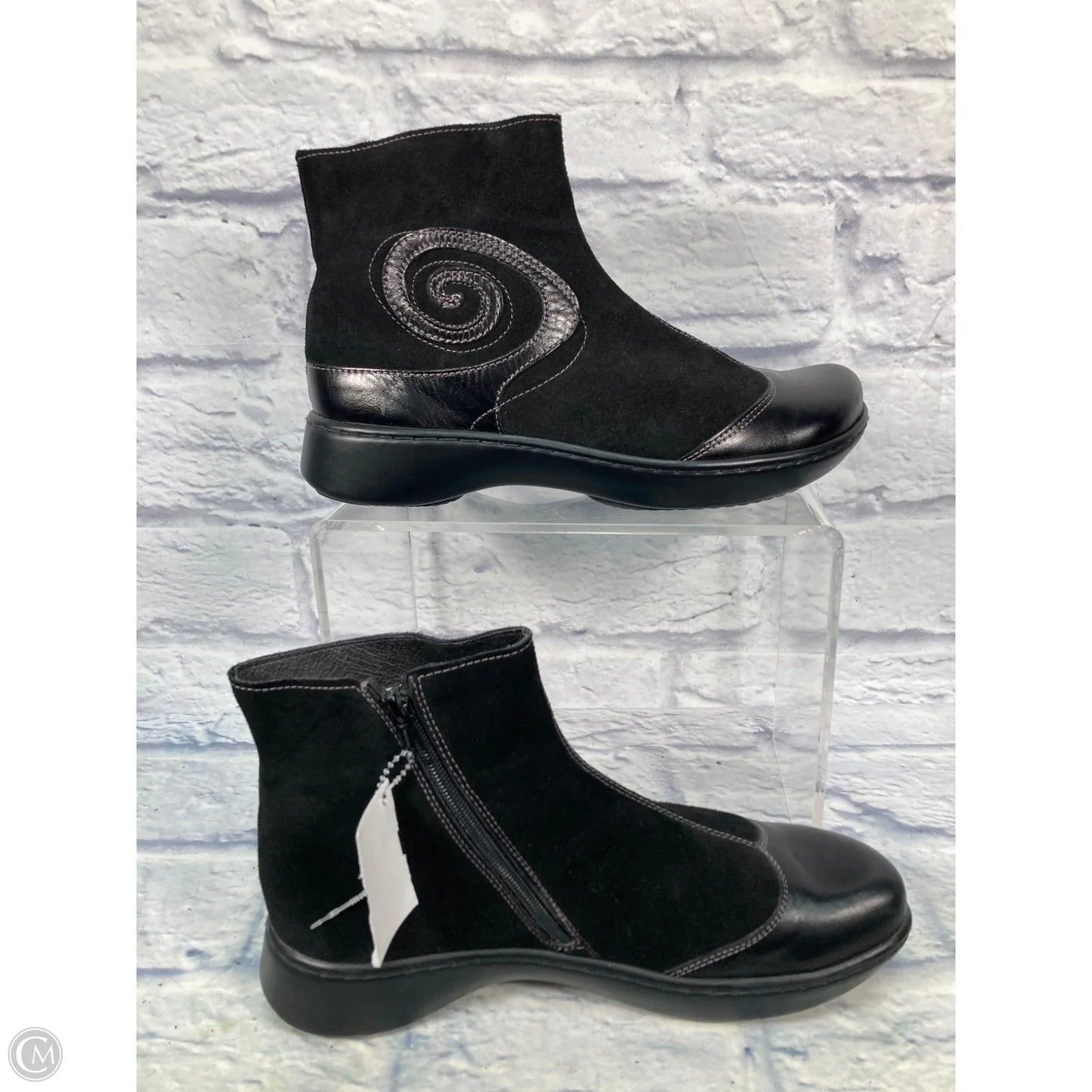 Boots Ankle Flats By Naot In Black, Size: 11