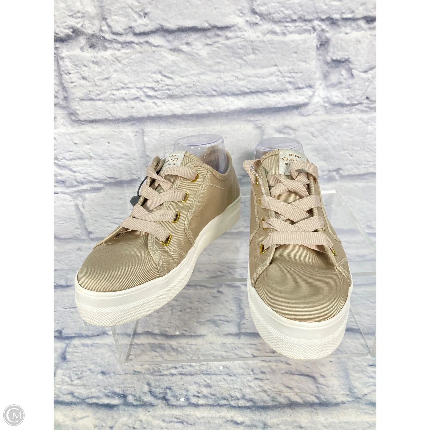 Shoes Sneakers By Clothes Mentor In Tan, Size: 8.5