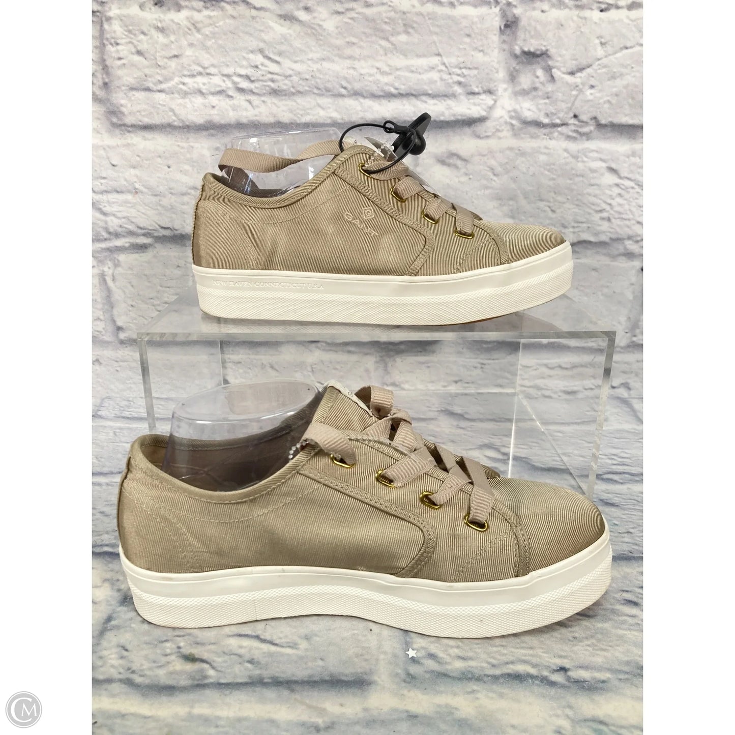 Shoes Sneakers By Clothes Mentor In Tan, Size: 8.5