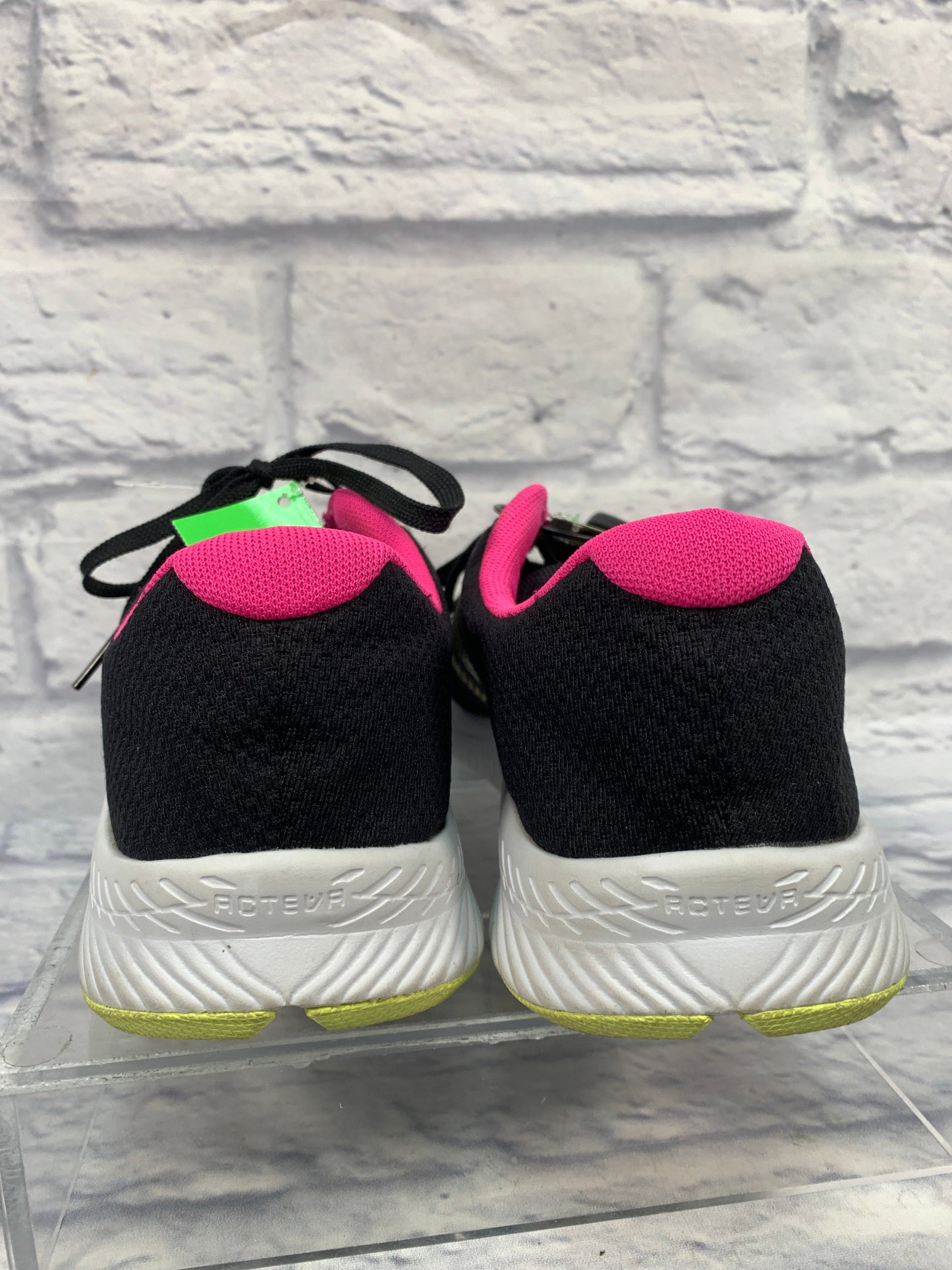 Shoes Athletic By New Balance Size: 11