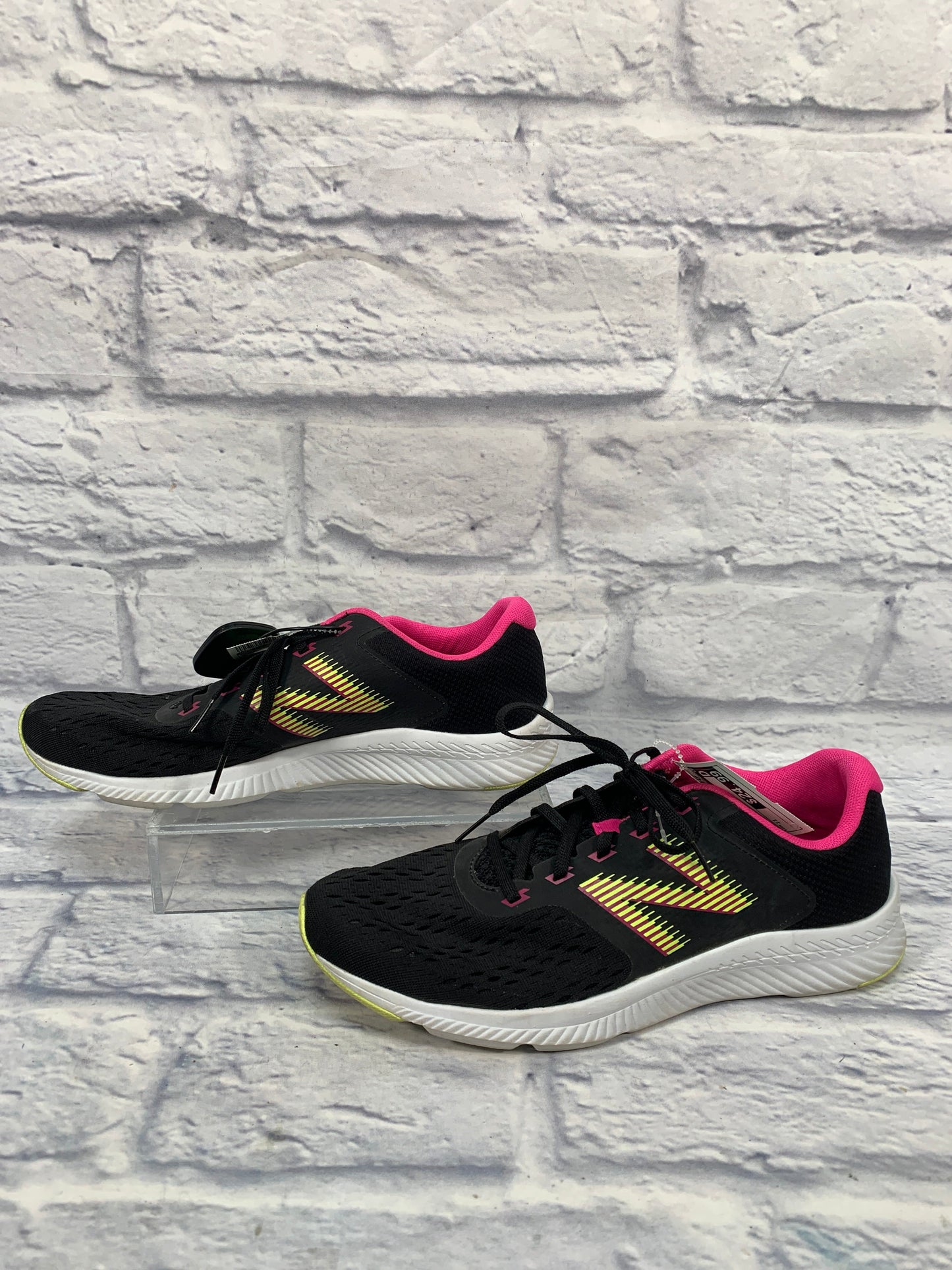 Shoes Athletic By New Balance Size: 11