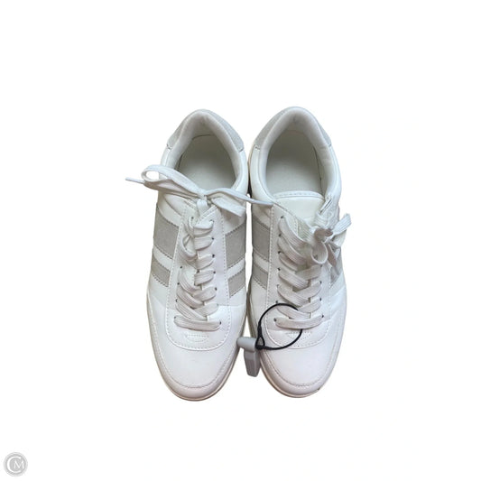 Shoes Sneakers By Clothes Mentor In White, Size: 9