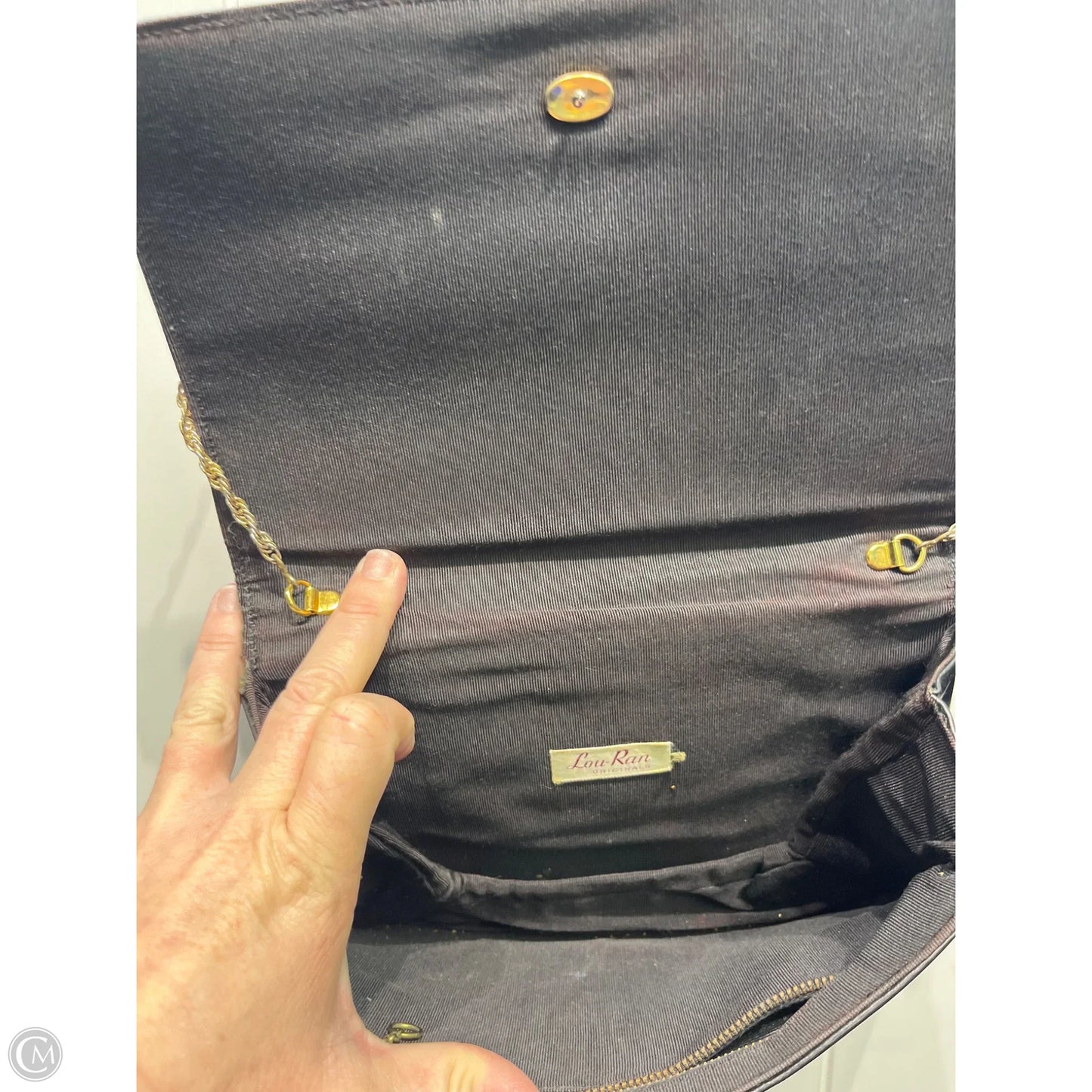 Crossbody By lou ran, Size: Medium