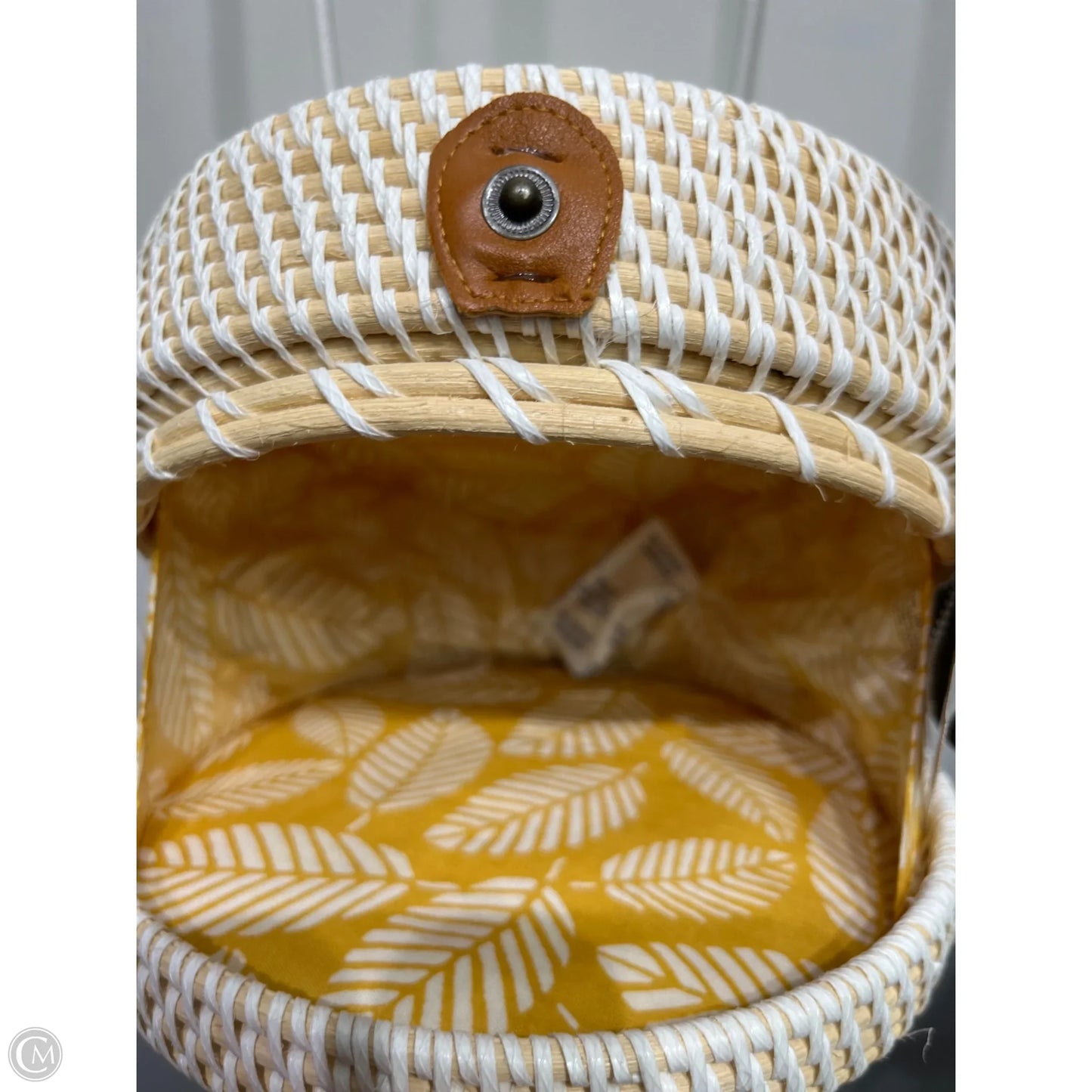 Crossbody By Clothes Mentor, Size: Medium