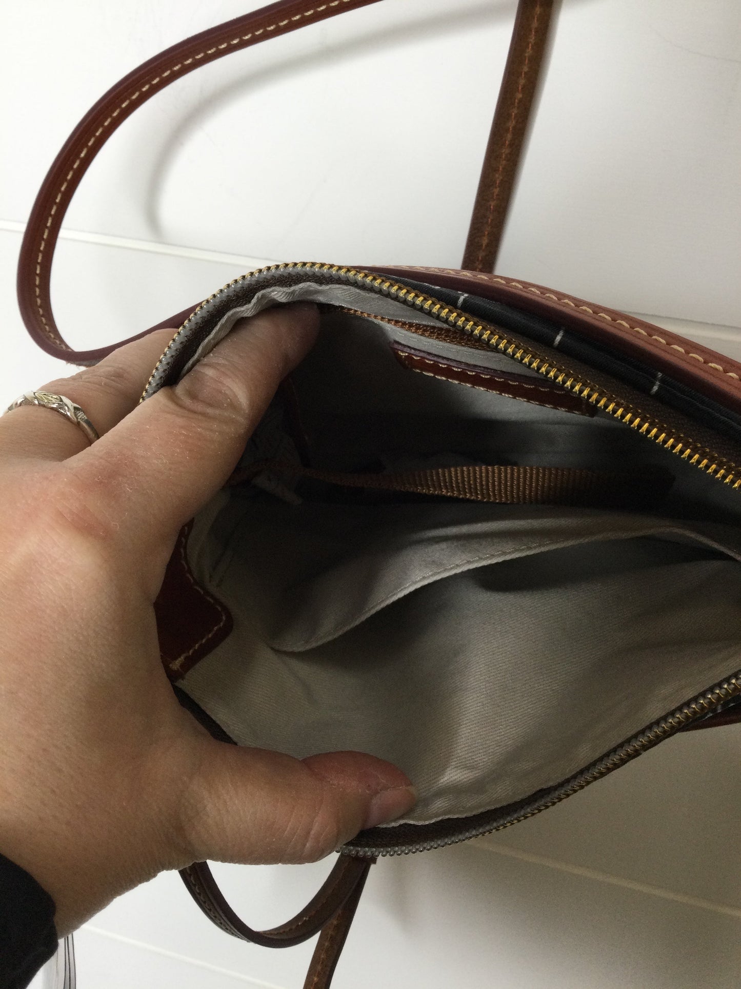Handbag Designer By Dooney And Bourke Size: Medium